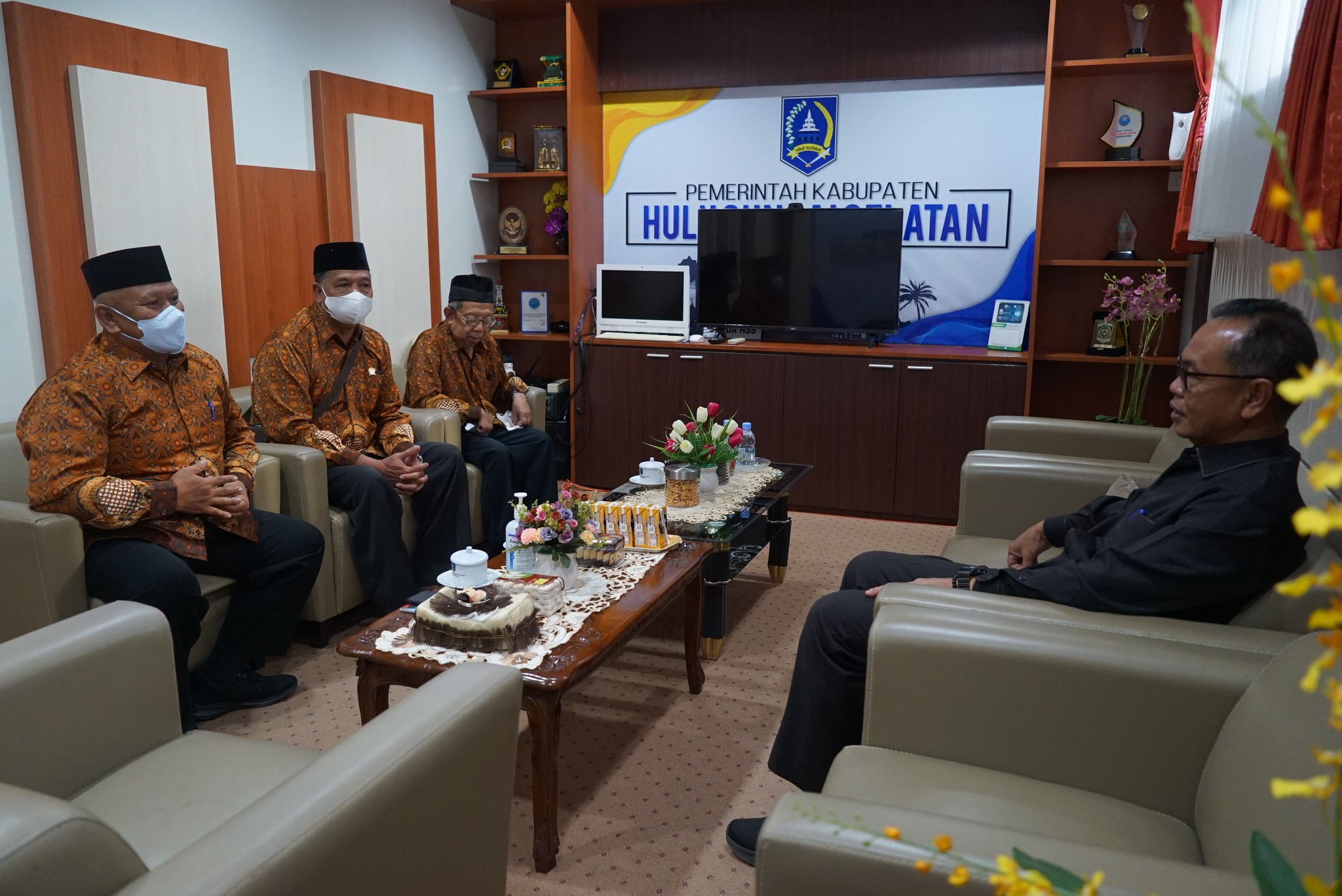 Sekda Kab. HSS Terima Silaturahmi dari Pengurus PWRI
