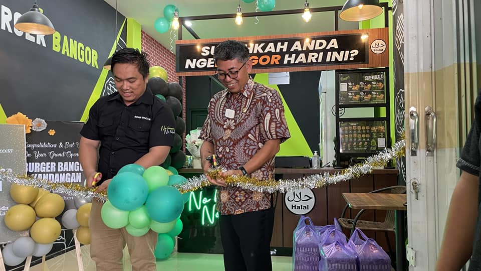 Burger Bangor Cabang Kandangan Resmi Dibuka, Wabup : Semoga Ikhtiar Ini Menjadi Pembuka Pintu-pintu Rezeki