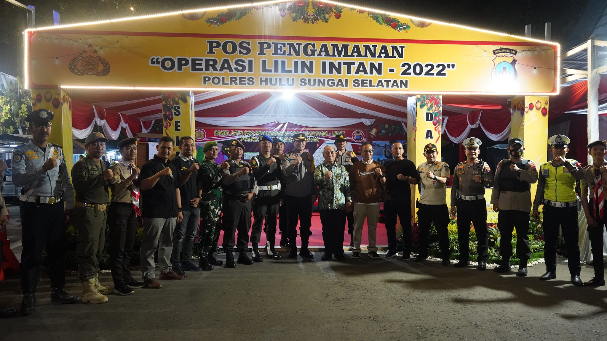 Bupati HSS Tinjau Posko Pengamanan Nataru Dan Pelaksanaan Ibadah Malam Natal