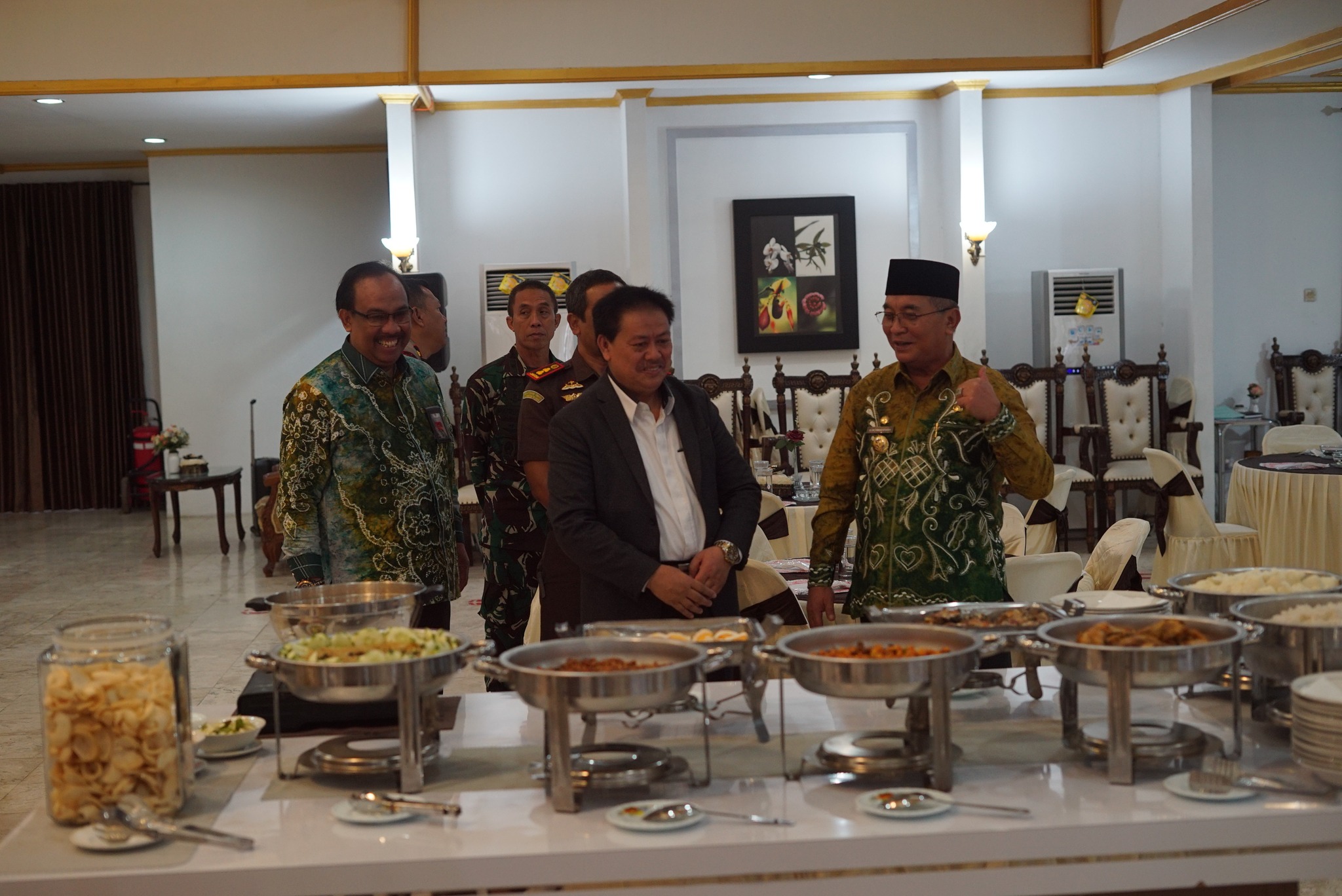 BUPATI HSS SARAPAN BERSAMA KEPALA PERPUSNAS RI