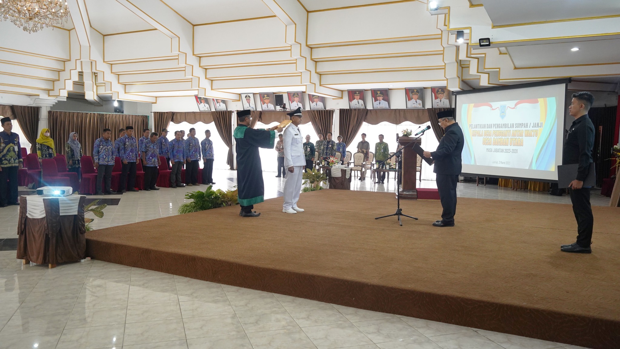 BUPATI HSS LANTIK KEPALA DESA BAMBAN UTARA PENGGANTI ANTAR WAKTU