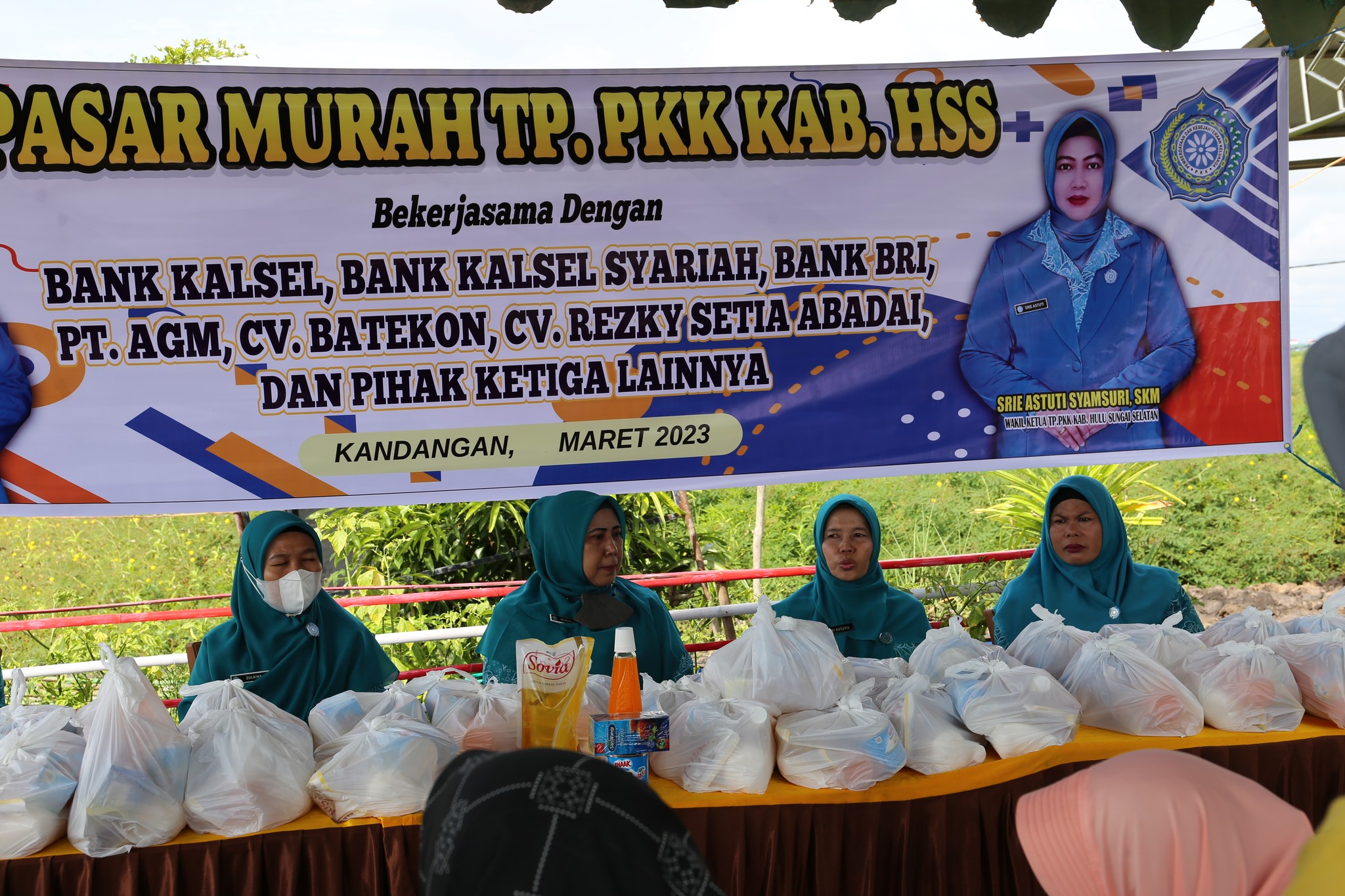 TP PKK KAB.HSS GELAR PASAR MURAH DI KECAMATAN DAHA BARAT