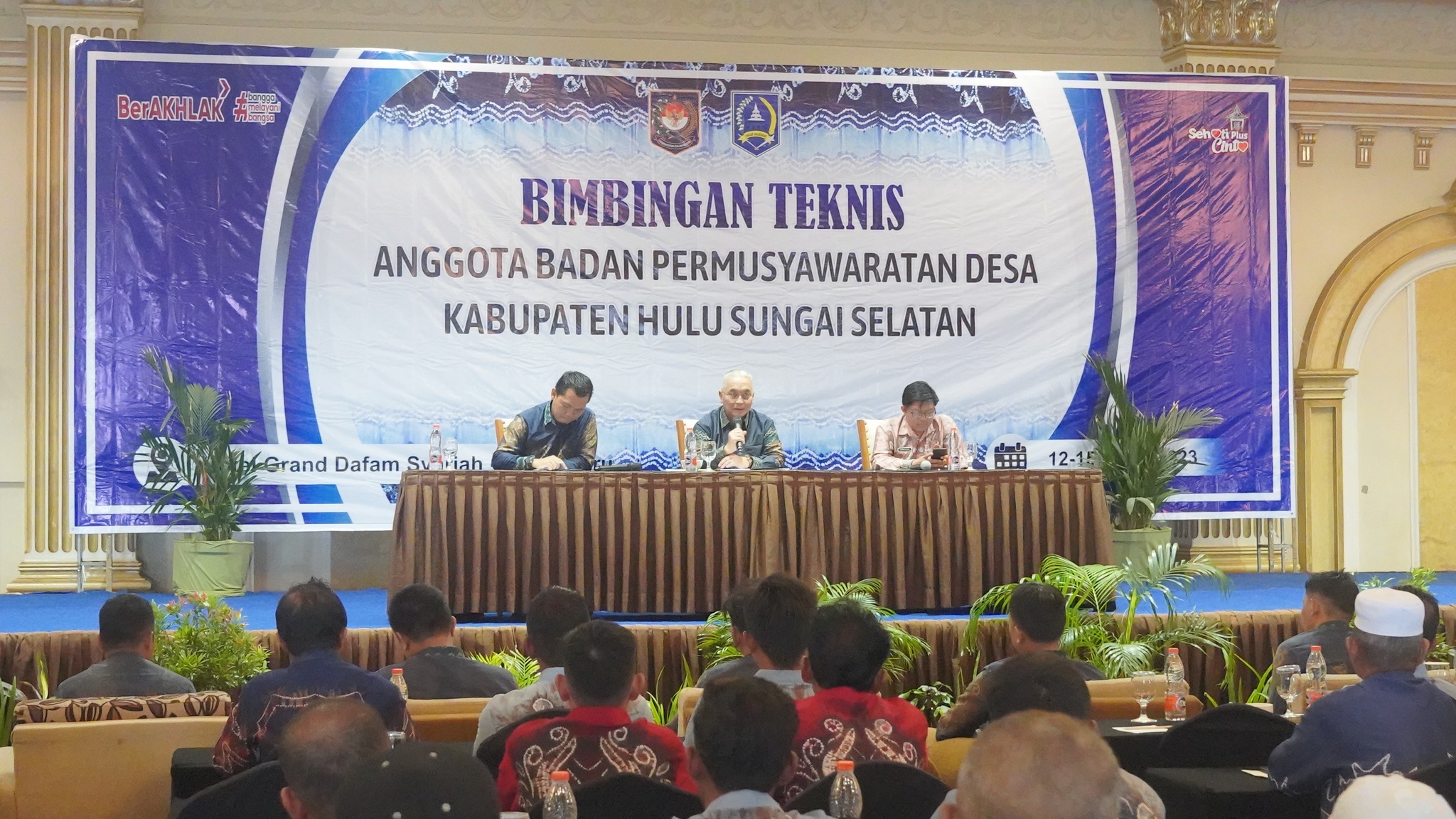 BUPATI HSS BUKA ACARA BIMTEK KADES DAN BPD SE-KAB.HSS