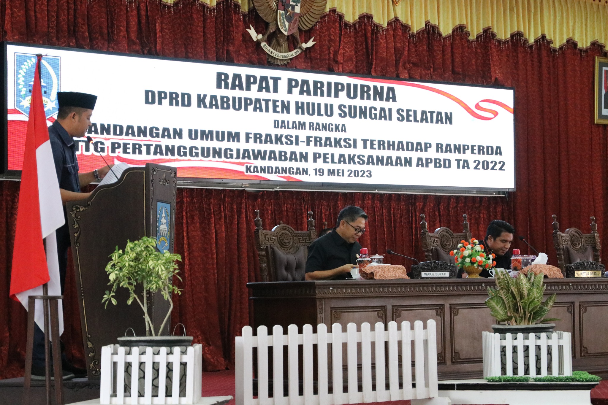 WAKIL BUPATI HSS DENGARKAN PANDANGAN UMUM FRAKSI DPRD TENTANG RANPERDA PERTANGGUNGJAWABAN PELAKSANAAN APBD TA 2022