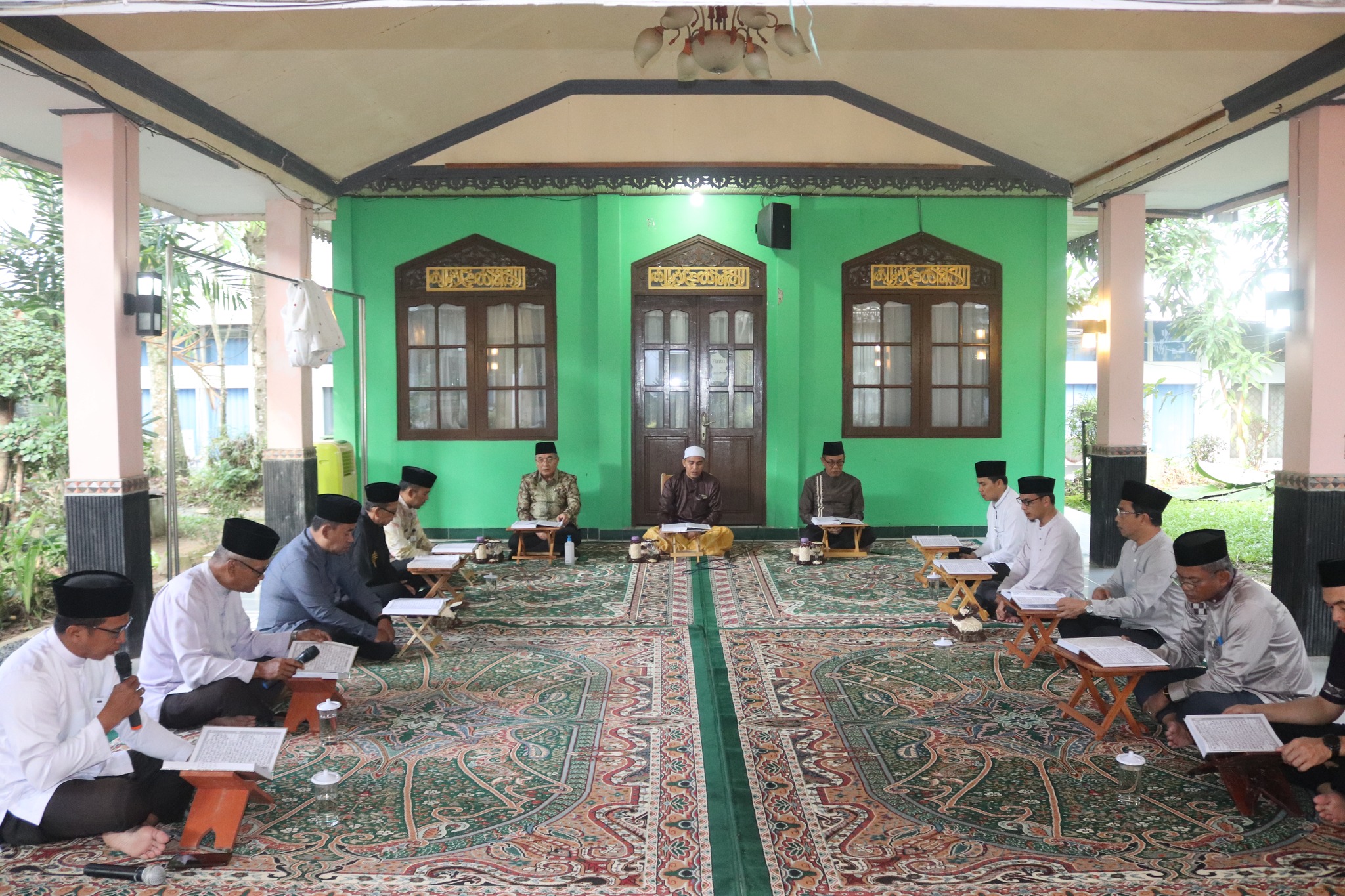 USTADZ SALEH : ADA 3 GOLONGAN ORANG YANG BERUNTUNG