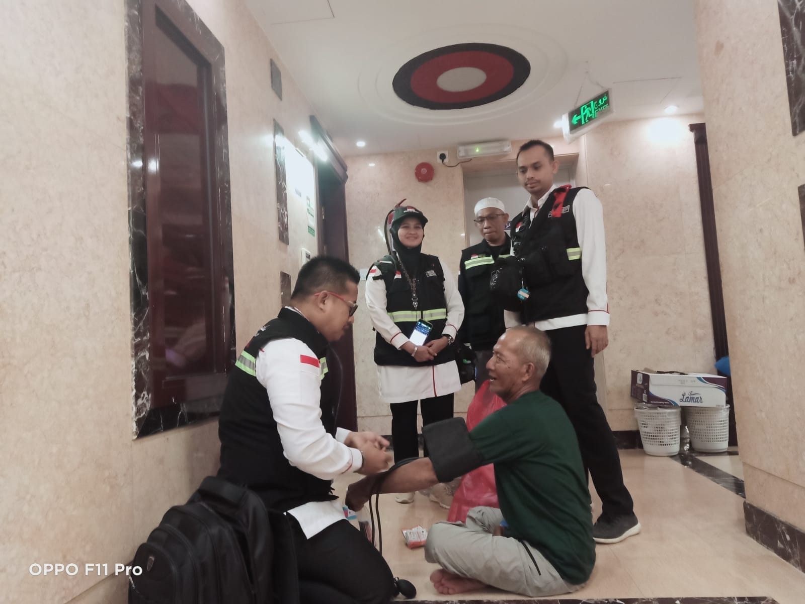 TENAGA KESEHATAN HAJI KLOTER MELAKUKAN VISITASI KEPADA JEMAAH HAJI KAB. HSS DAN BATOLA
