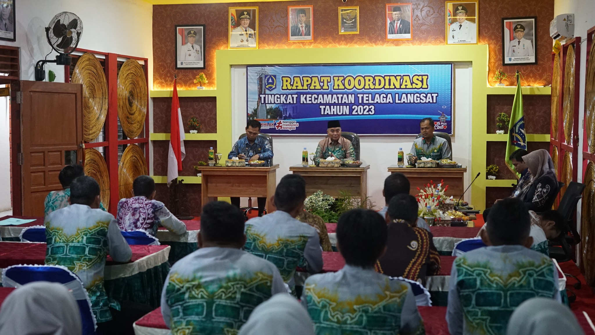 RAKOR KECAMATAN, BUPATI HSS MINTA MAKSIMAL LAYANI MASYARAKAT.