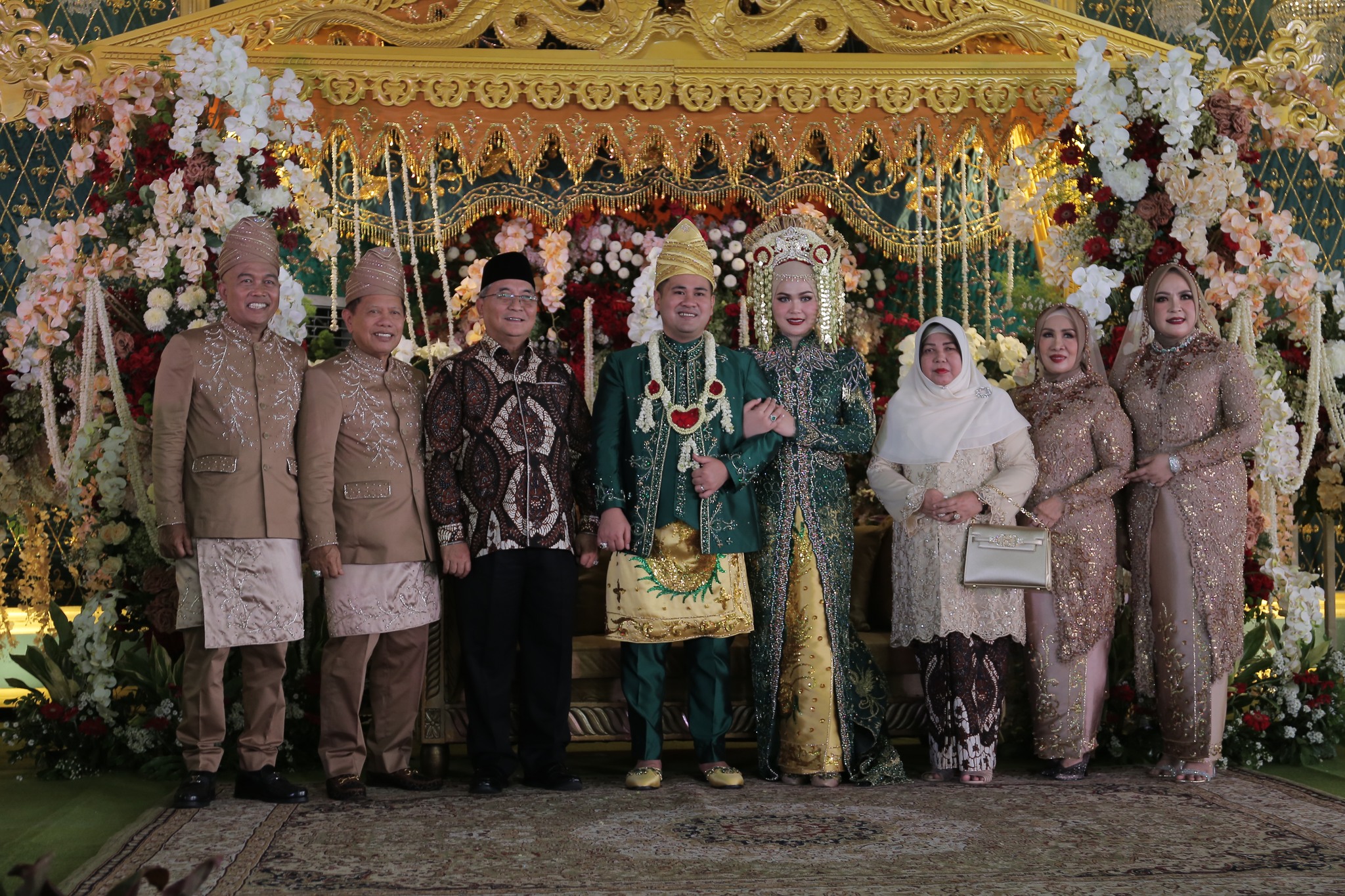 BUPATI HSS DAN ISTRI HADIRI WALIMAH PERKAWINAN DEDY & DITA DI KABUPATEN TAPIN.
