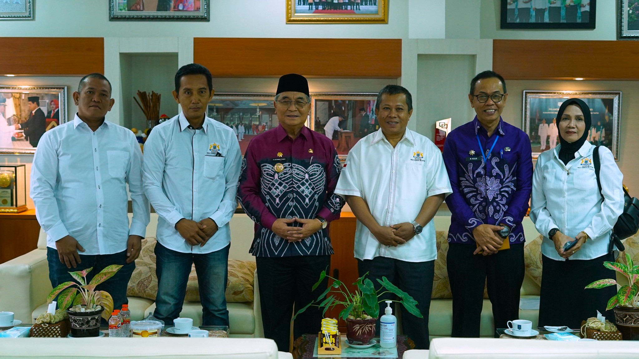 PERERAT SILATURAHMI DAN KERJASAMA, BUPATI HSS TERIMA KUNJUNGAN PENGURUS KAMAR DAGANG DAN INDUSTRI (KADIN) HSS.