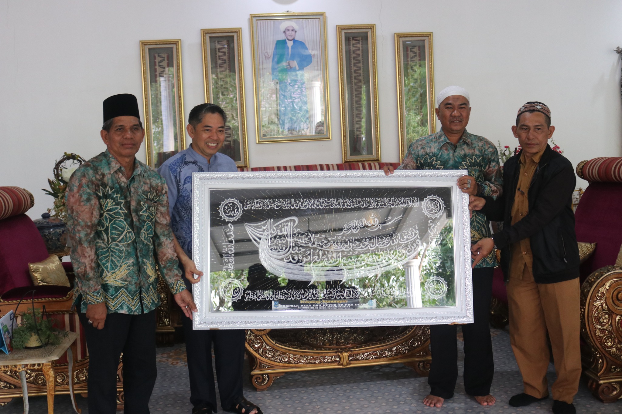 MOMEN HANGAT SILATURAHMI WABUP HSS BERSAMA APDESI KAB. HSS TANDAI AKHIR MASA JABATAN