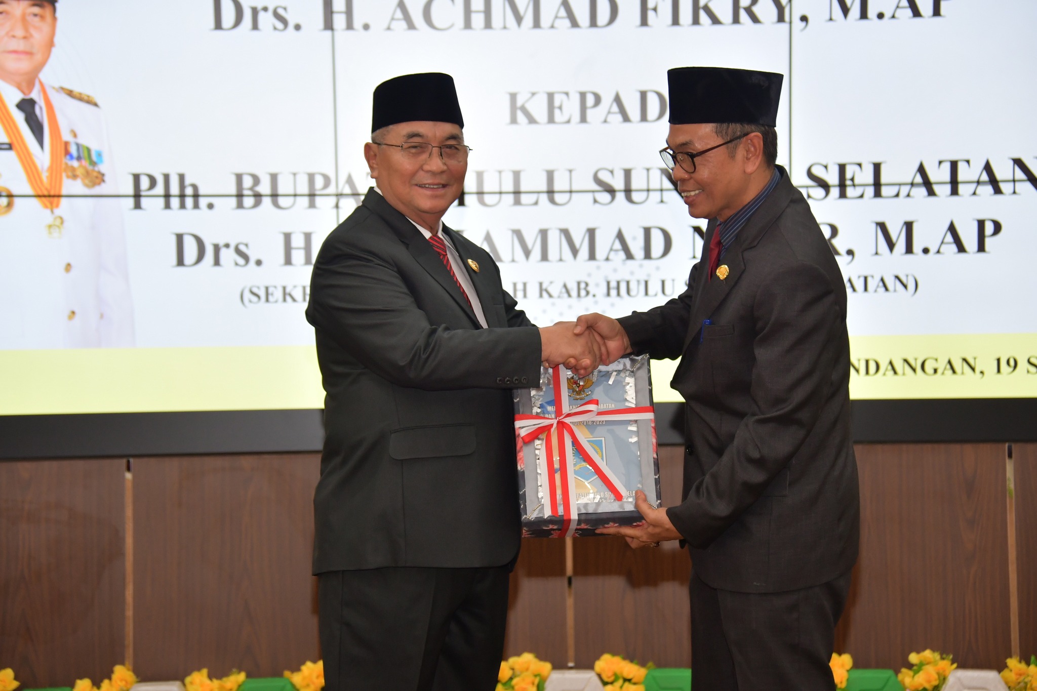 AKHIRI MASA JABATAN SEBAGAI BUPATI H. ACHMAD FIKRY SERAHKAN KOMANDO KEPADA SEKDA SEBAGAI PLH. BUPATI HSS