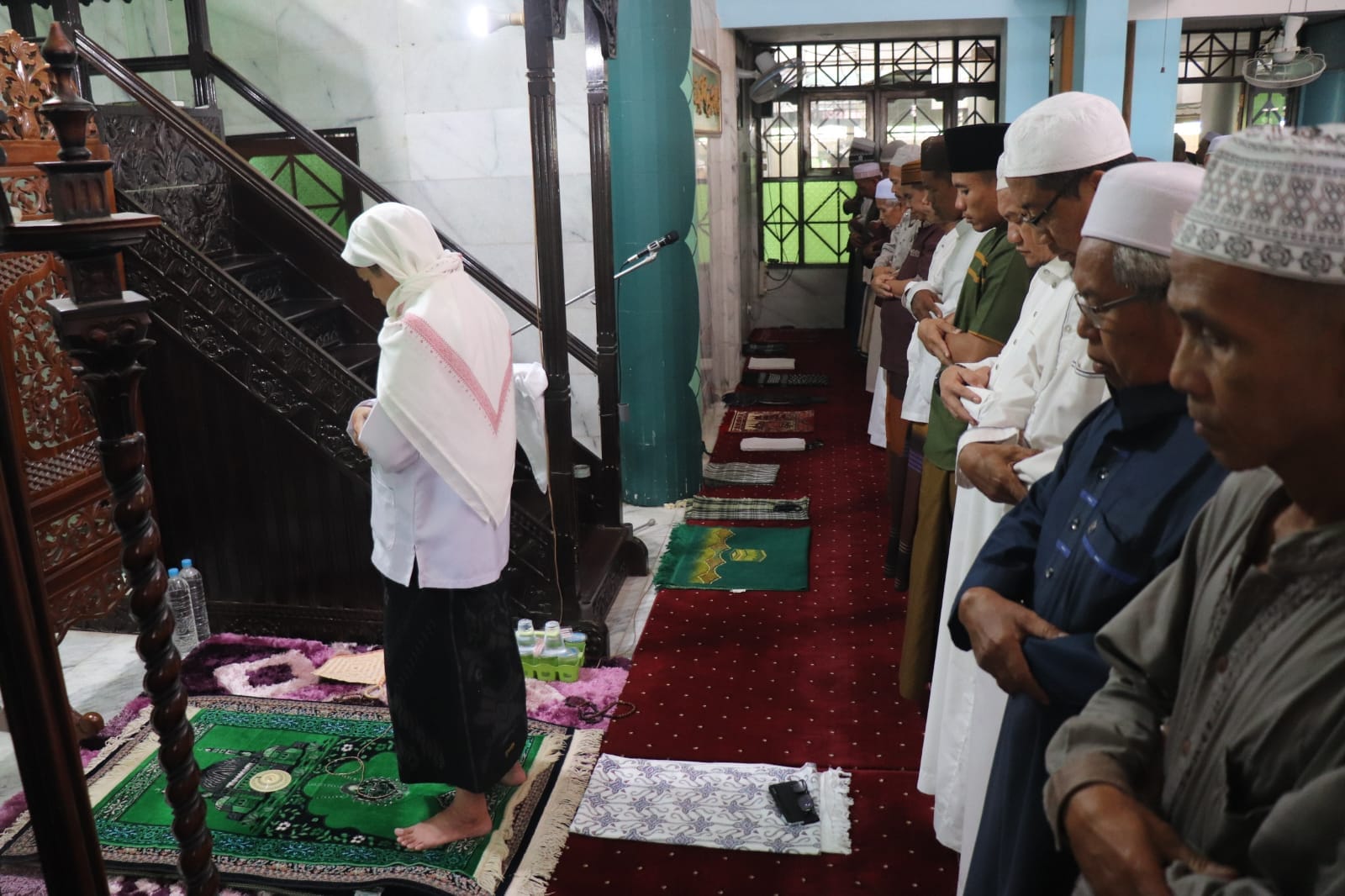 MOMENTUM BERIBADAH DAN BERSILATURAHMI DALAM SHOLAT JUM’AT DI MASJID QUBA AMAWANG KANAN