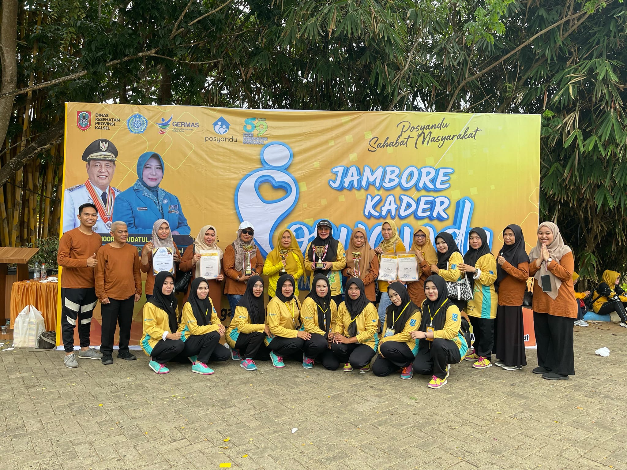 PERFORMA LUAR BIASA, KADER POSYANDU HSS RAIH JUARA UMUM DAN SEDERET JUARA LAINNYA SE-PROVINSI KALSEL