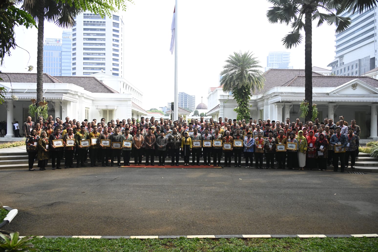 PJ. BUPATI HADIRI RAKORNAS DAN PENYERAHAN INSENTIF FISKAL KEMISKINAN EKSTREM TAHUN BERJALAN 2023