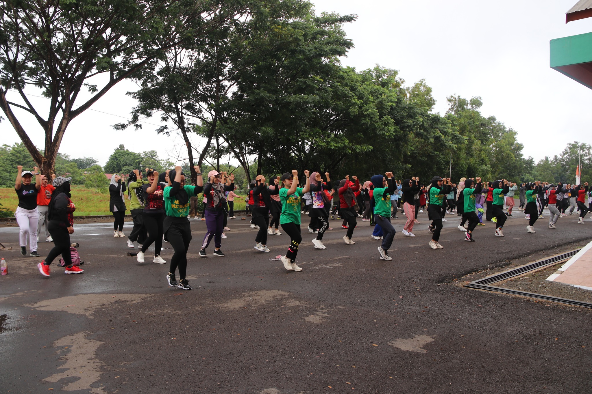 SEHAT BERSAMA DALAM GERAKAN AEROBIC BERSAMA