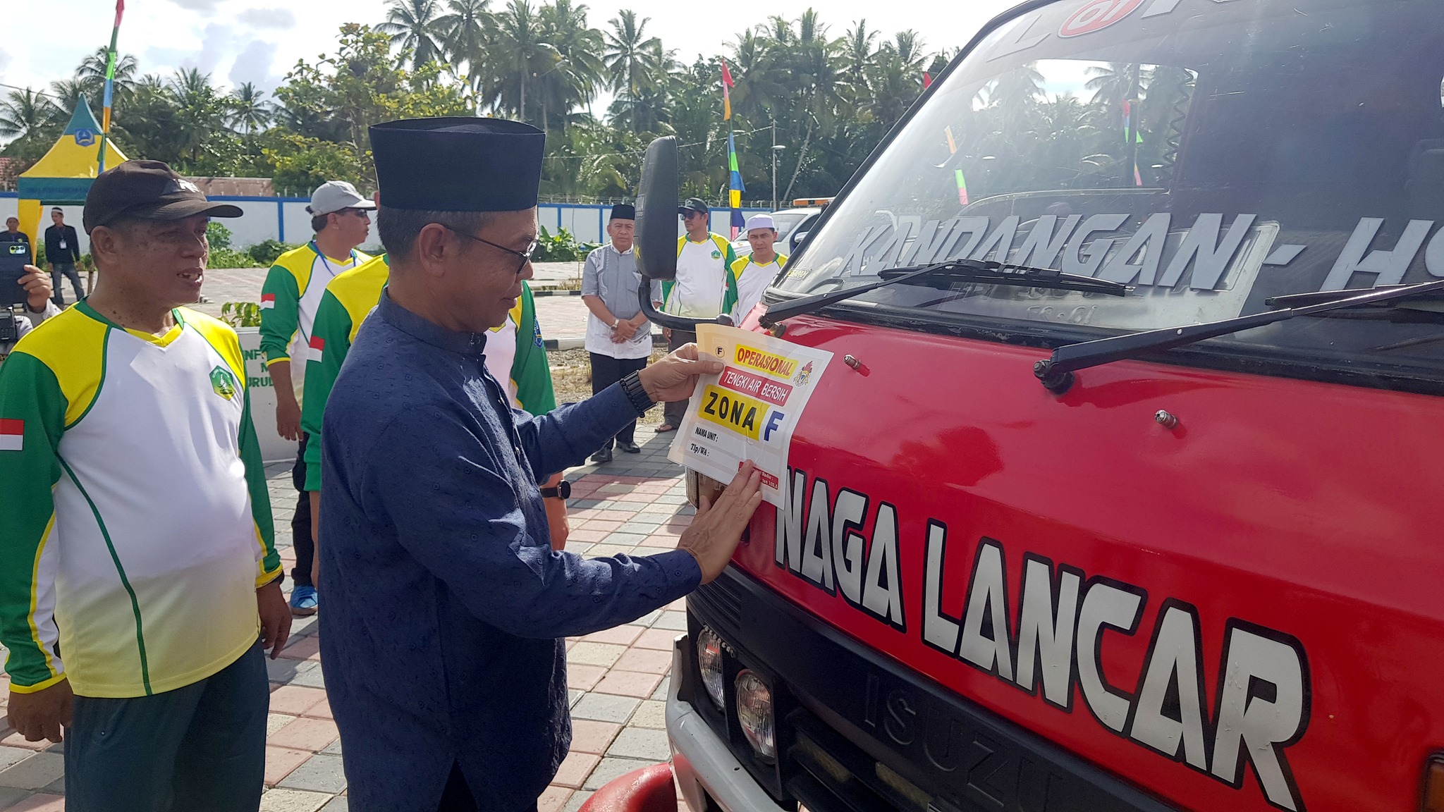 SUPLAI AIR BERSIH UNTUK KEPERLUAN JEMAAH ABAH GURU SEKUMPUL, SEKDA LEPAS SEBANYAK 8 UNIT MOBIL BPK/PMK HSS KE SEKUMPUL