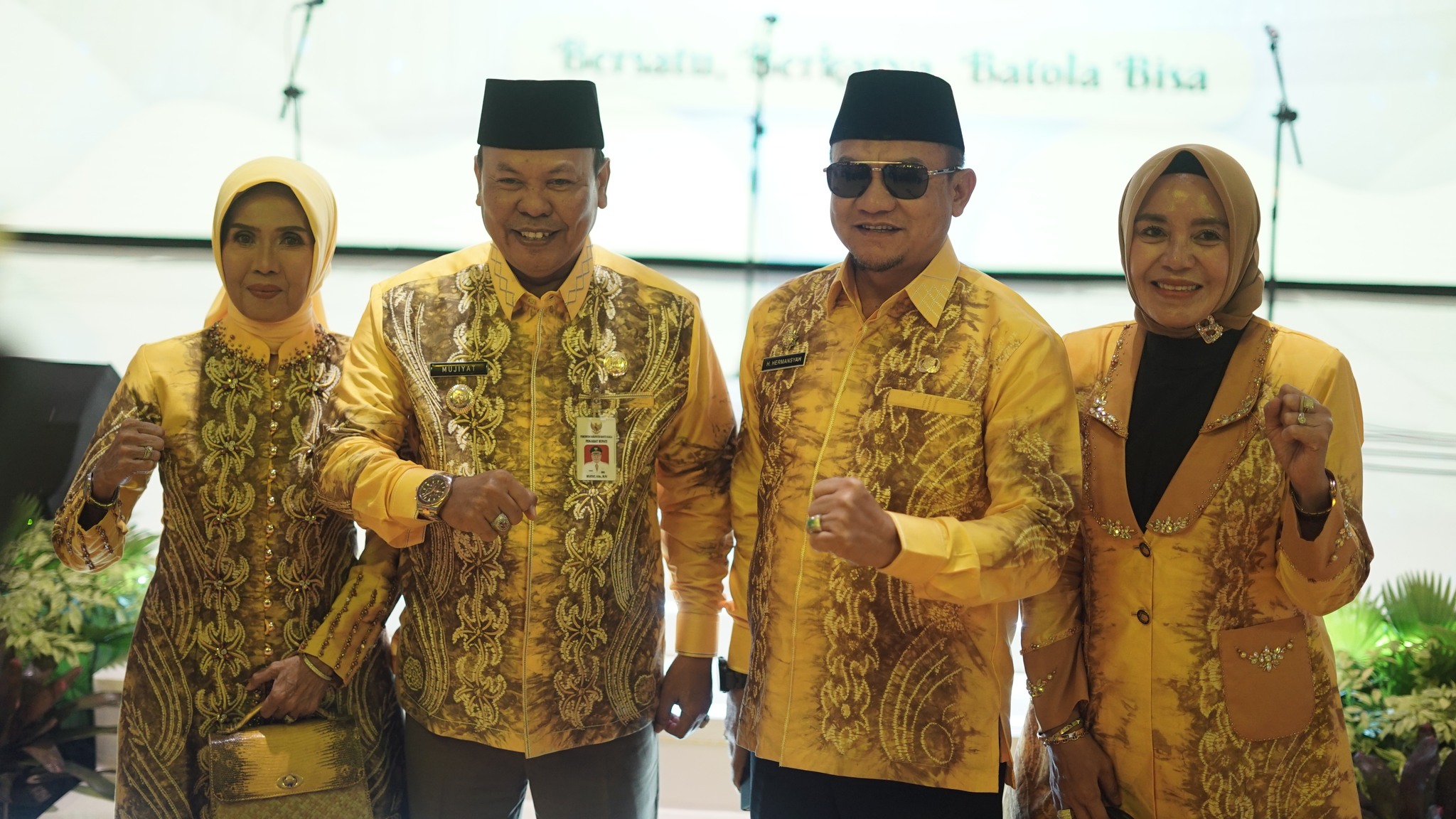 PJ. BUPAT HSS BERSAMA ISTRI HADIRI PUNCAK PERINGATAN HUT KABUPATEN BATOLA KE 64