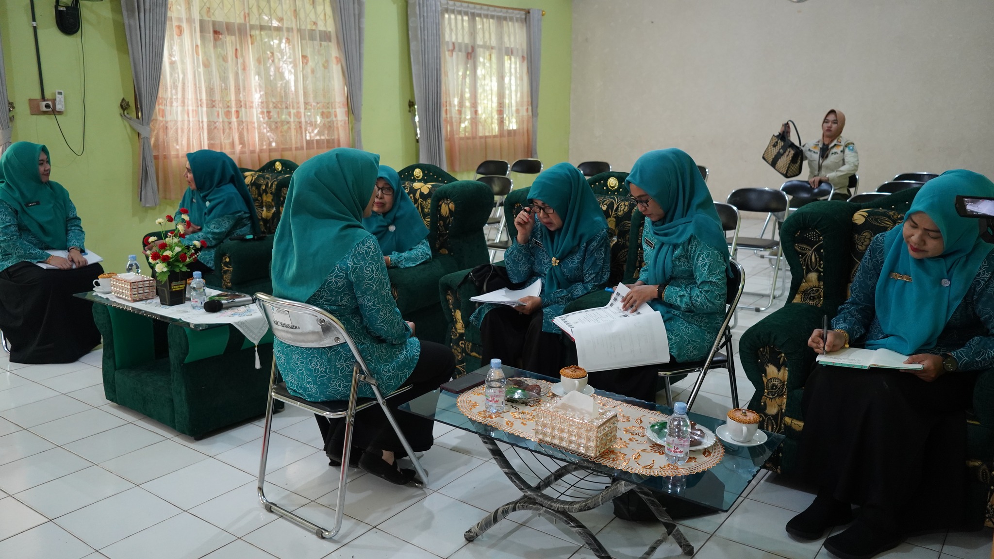 KECAMATAN LOKSADO JADI TUJUAN PJ. KETUA TP. PKK KAB. HSS PANTAU KEGIATAN LOMBA PKK