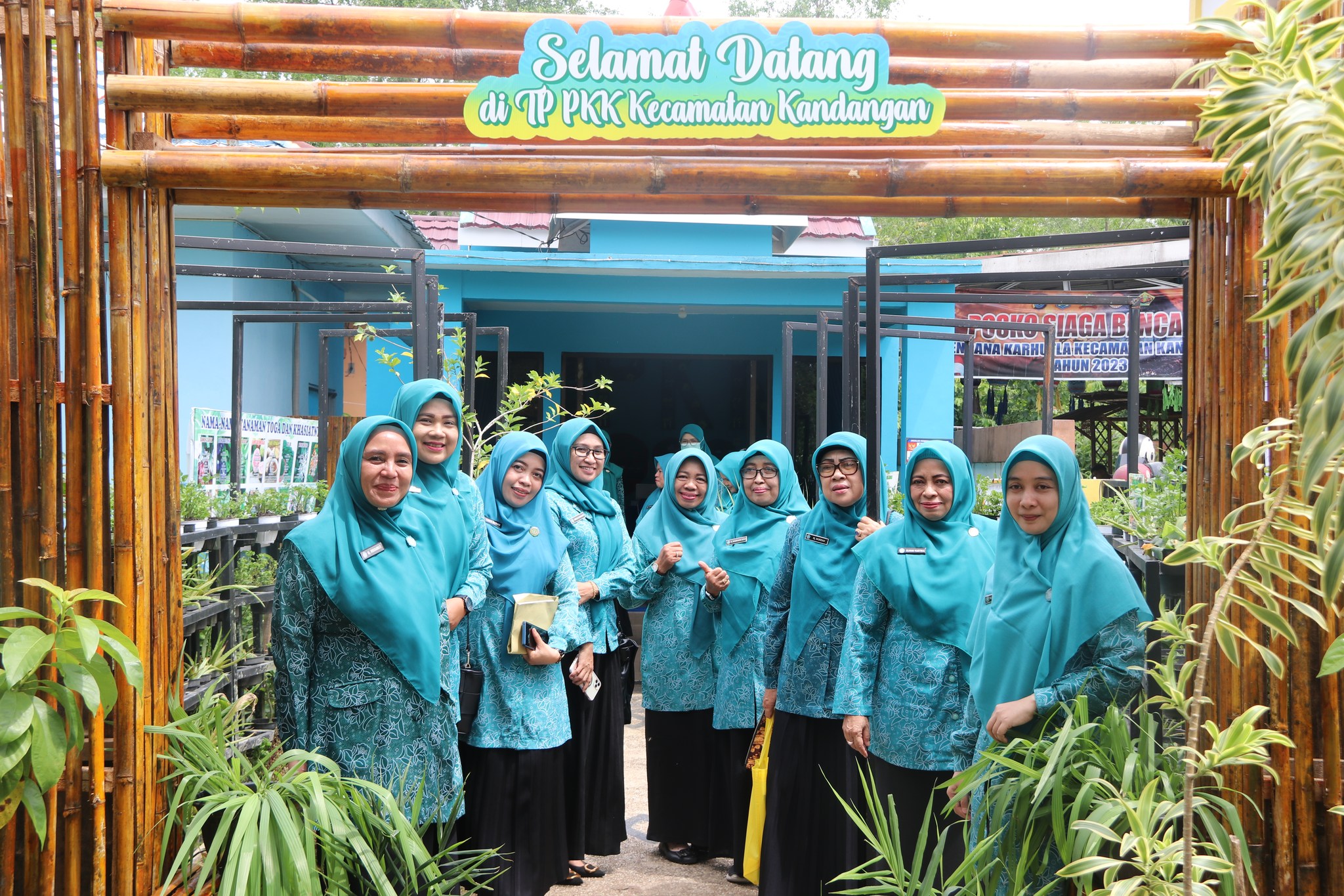 PJ. KETUA TP. PKK KAB. HSS PANTAU KEGIATAN LOMBA-LOMBA TP. PKK KAB. HSS