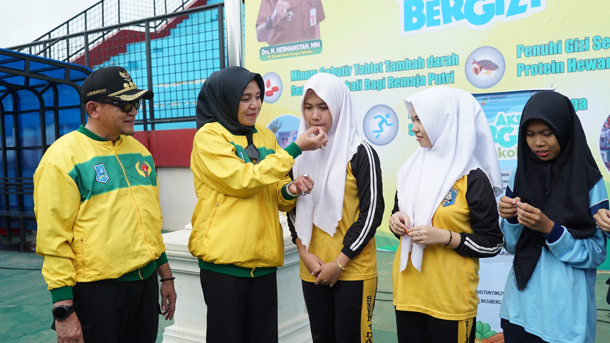 GERAKAN AKSI BERGIZI AGAR BIASAKAN POLA HIDUP SEHAT, PJ. KETUA TP. PKK KAB. HSS TINJAU PELAKSANAANNYA