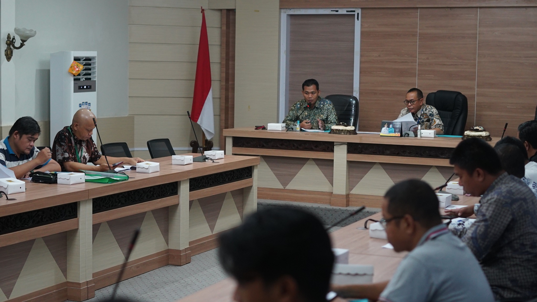 SEKDA KAB. HSS PIMPIN RAPAT STRATEGIS: MEMBAHAS PENEGASAN BATAS DESA UNTUK KEJELASAN ADMINISTRASI DAN KEPASTIAN HUKUM