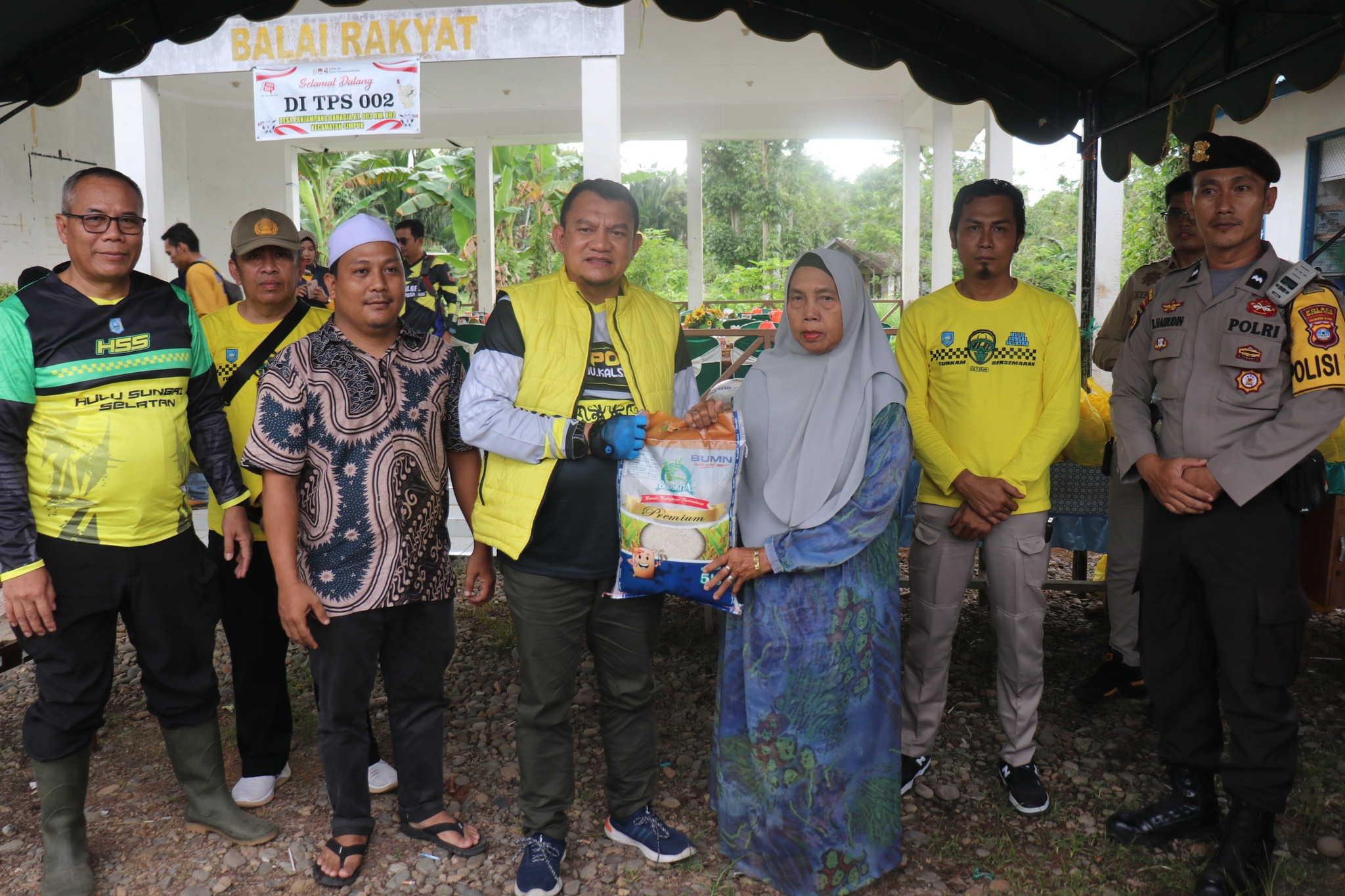 PJ BUPATI HSS BERBAGI SENYUM KEBAHAGIAAN, MELAKUKAN TURKAM DI KECAMATAN SIMPUR DAN KALUMPANG