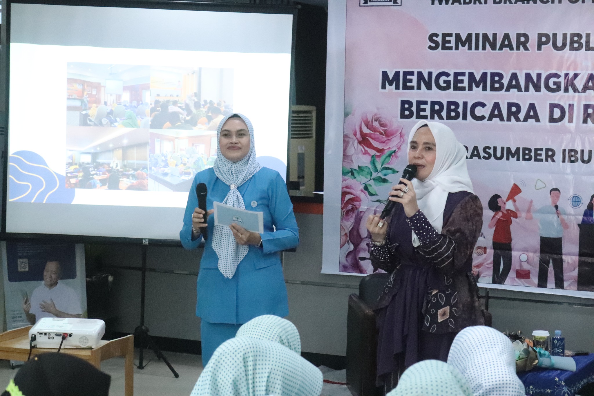 IWABRI KANDANGAN DAULAT PJ. KETUA PKK HSS SEBAGAI NARSUM SEMINAR