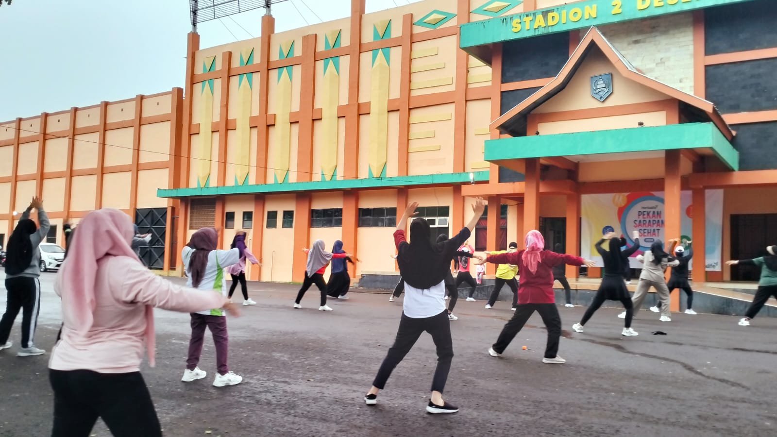 SENAM AEROBIK, CEK KESEHATAN, DAN SARAPAN GRATIS: HSS WUJUDKAN GAYA HIDUP SEHAT
