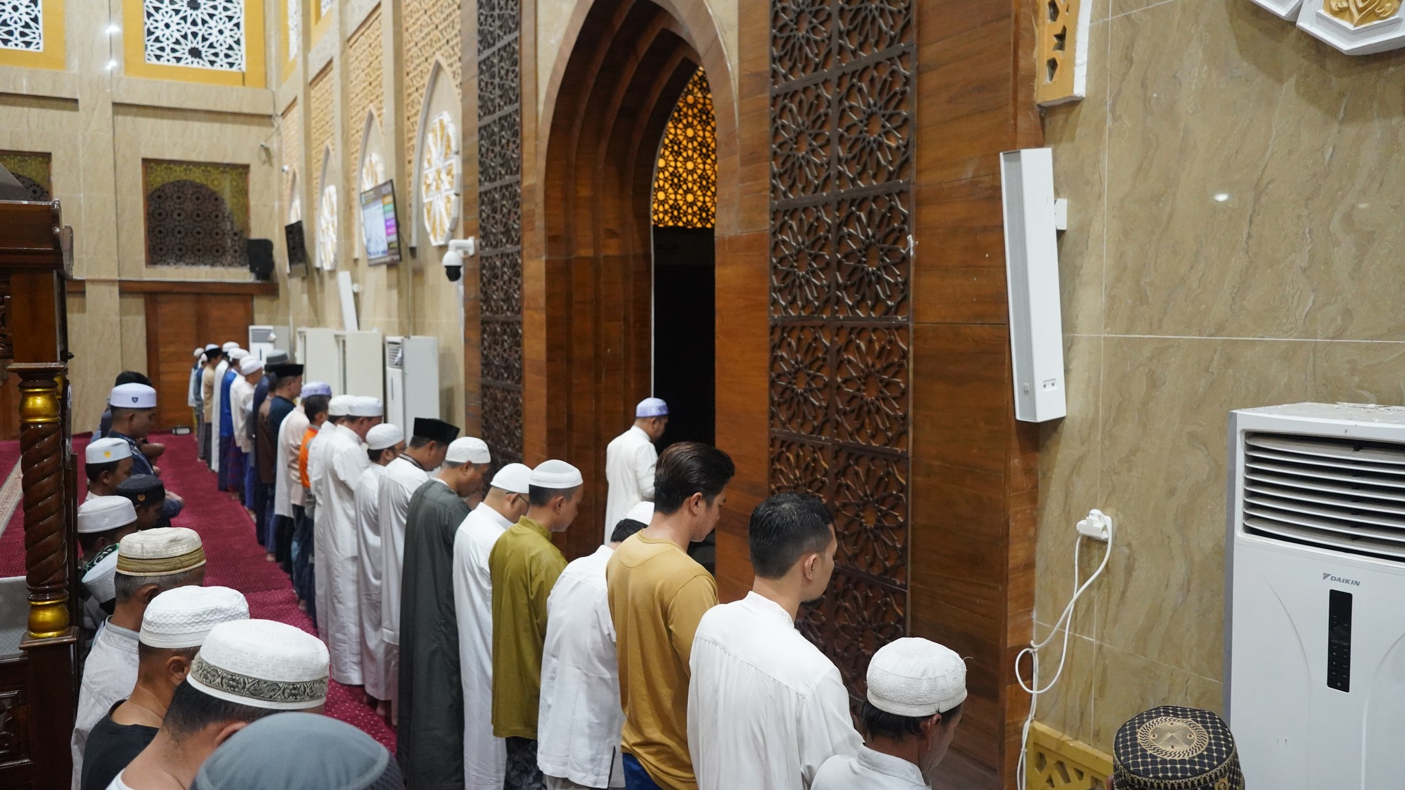 BUKA PUASA BERSAMA DAN SHOLAT MAGHRIB BERJAMAAH