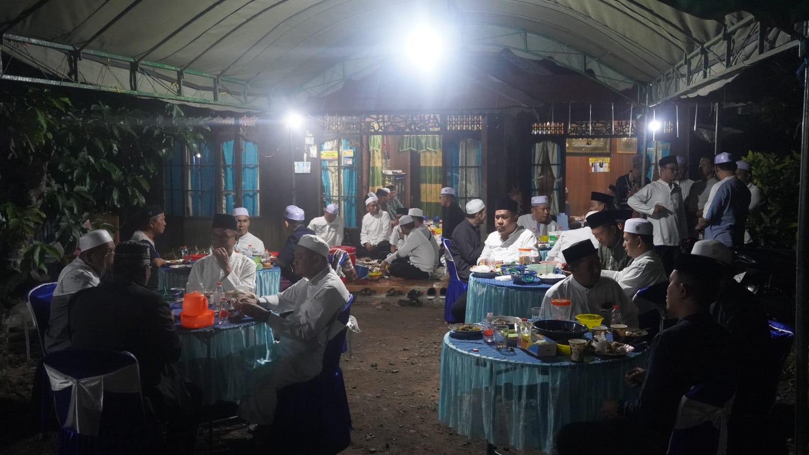 PEMKAB HSS KEMBALI MENGADAKAN MAKAN SAHUR BERSAMA DI DESA ULIN
