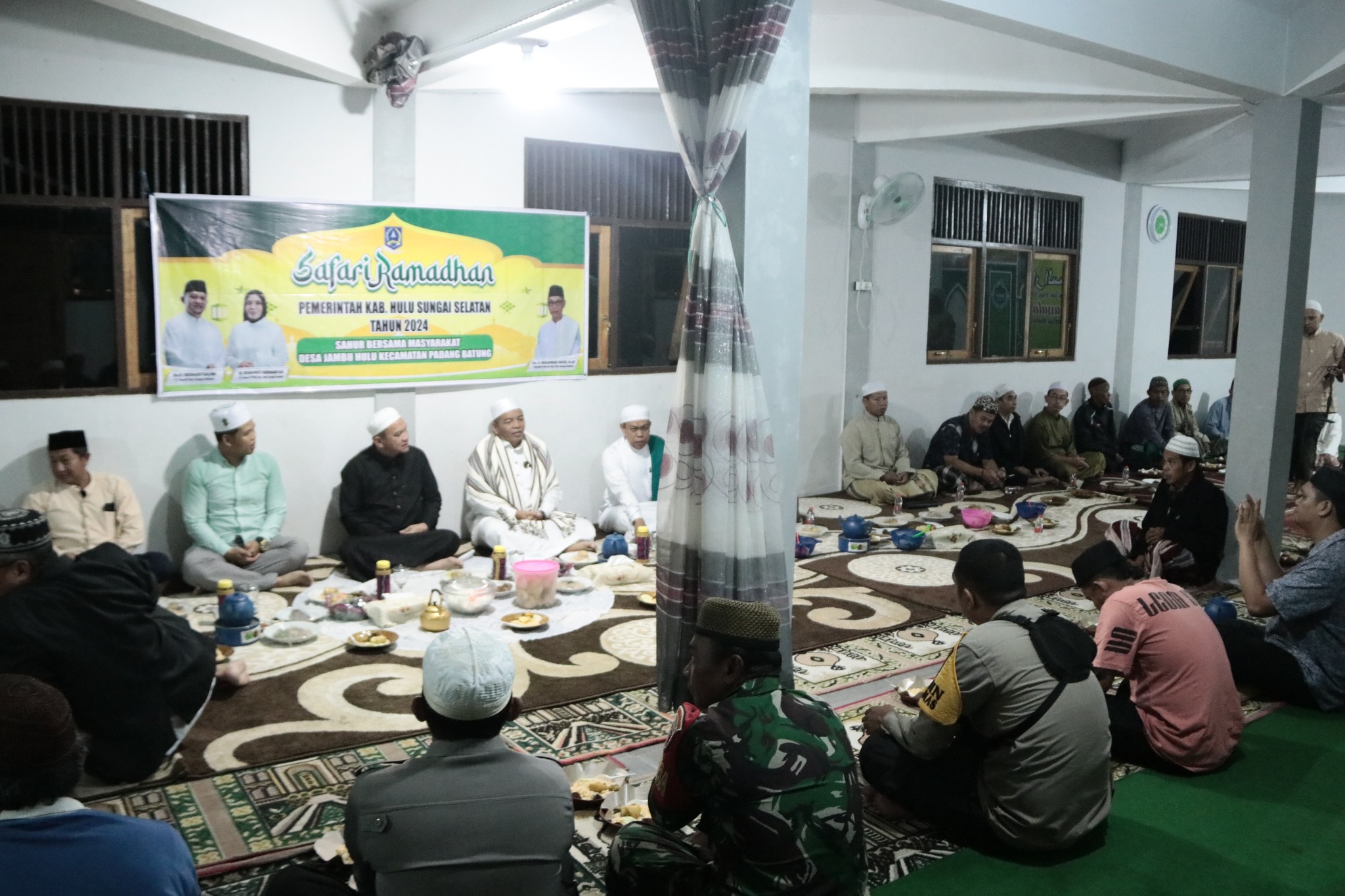 GELAR SAHUR BERSAMA, PJ BUPATI HSS PERERAT SILATURAHMI DENGAN MASYARAKAT