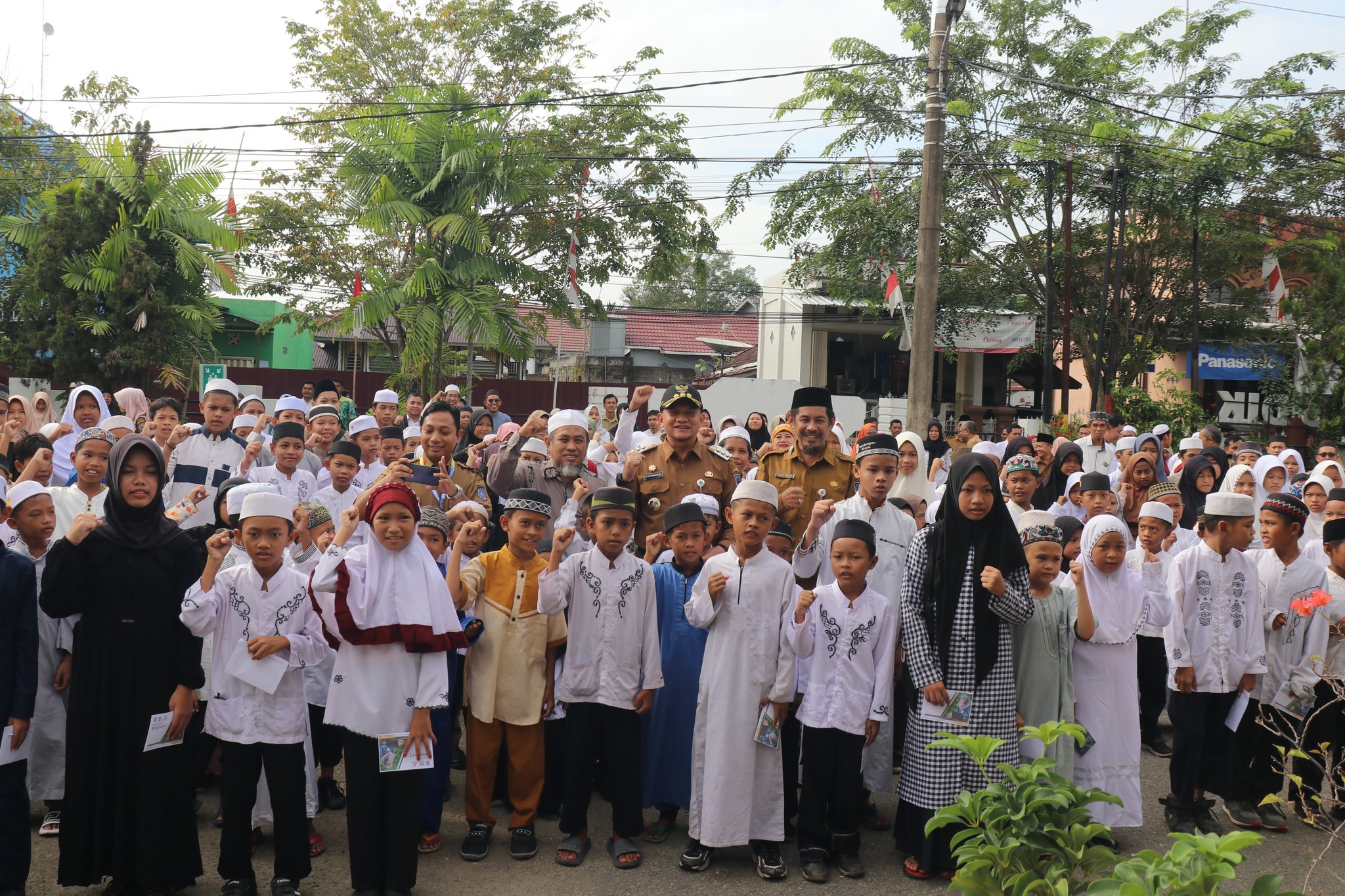 PENYERAHAN BANTUAN INFAQ SEDEKAH SISWA ASUH SEBAYA (SAS) JENJANG SD DAN SMP SE KAB. HSS TRIWULAN I TAHUN 2024