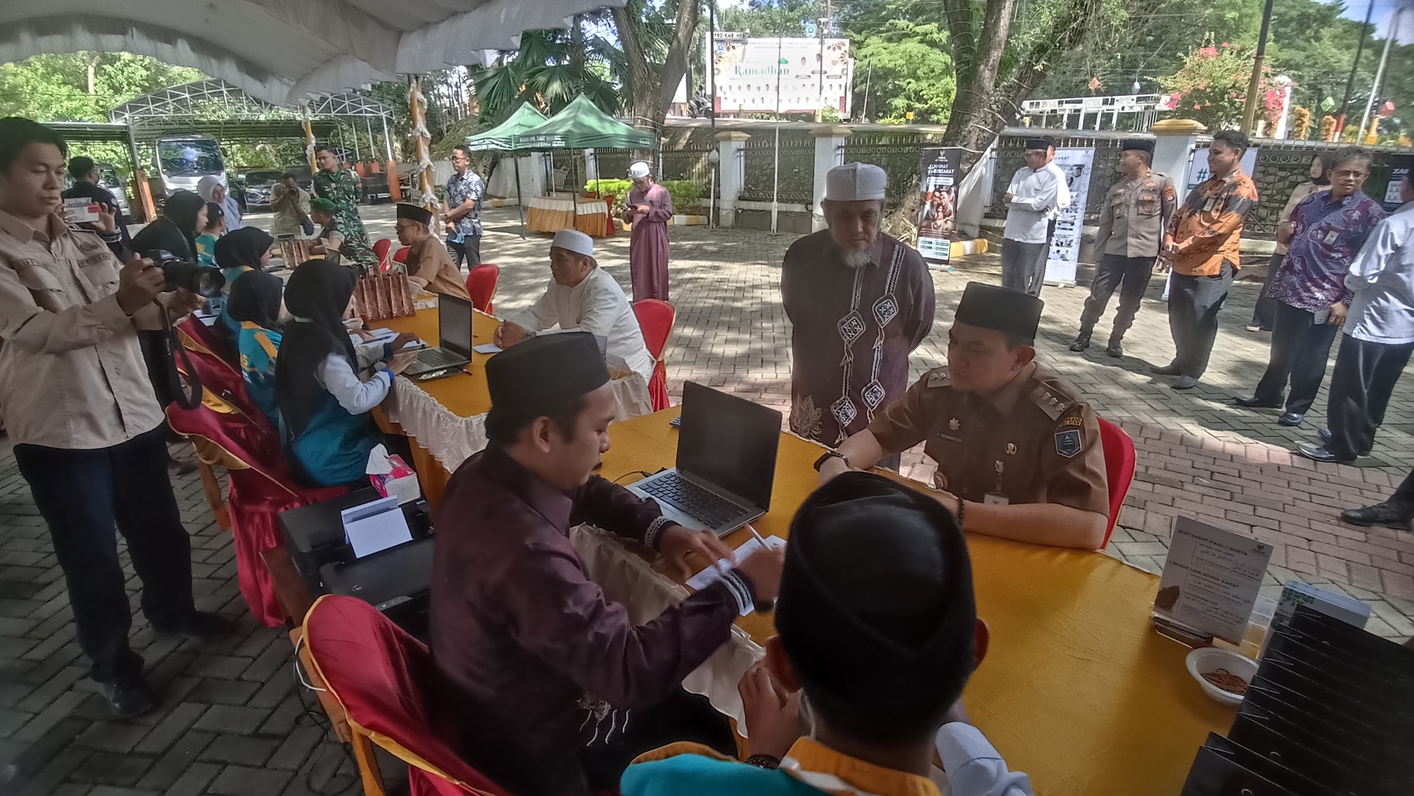 PJ. BUPATI AWALI PENYERAHAN ZIS KE BAZNAS 2024, BERSAMA PEJABAT, ASN, LEMBAGA PEMERINTAH & SWASTA