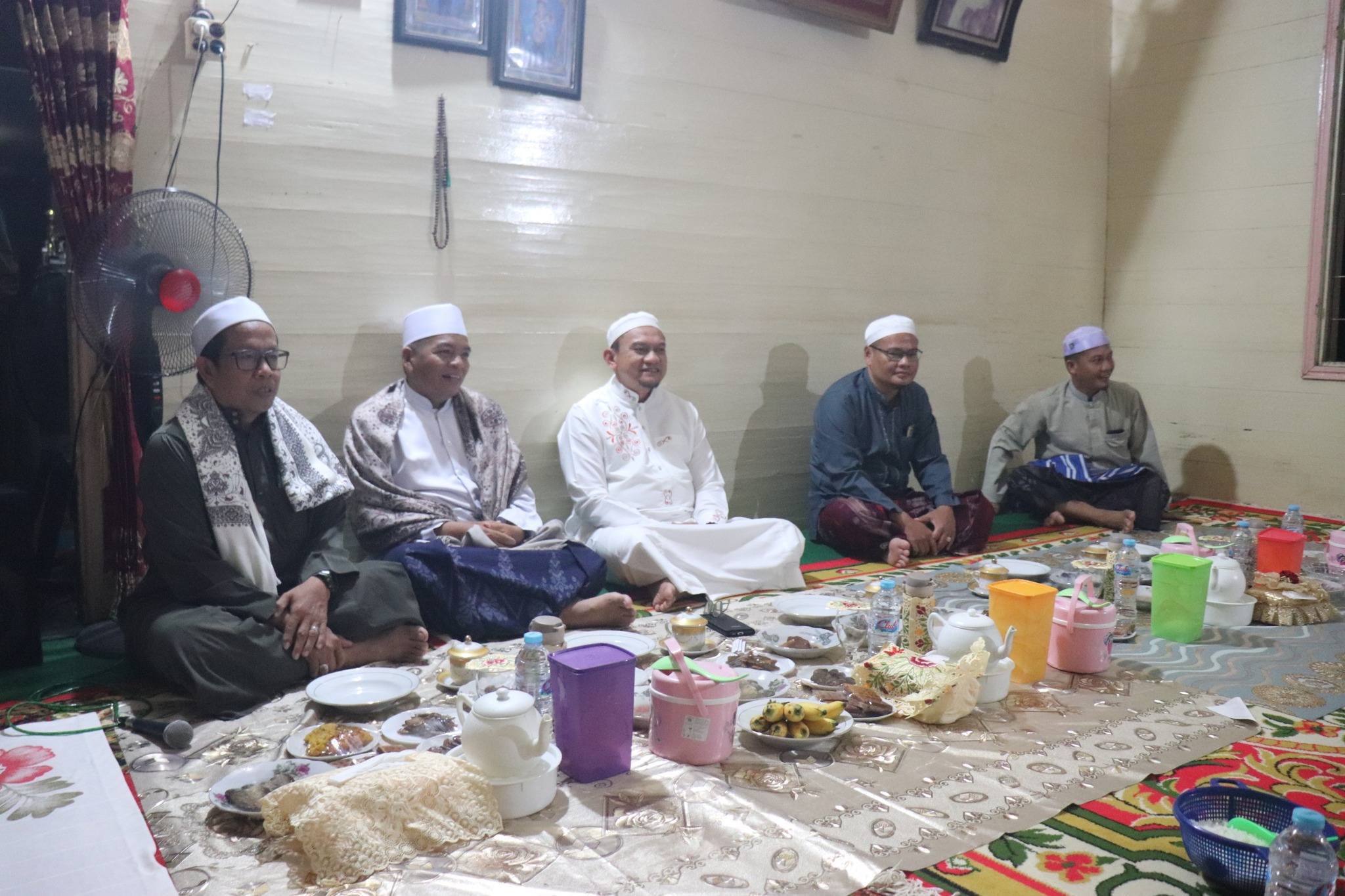 WUJUDKAN SEMANGAT KEBERSAMAAN PEMKAB HSS KEMBALI MELAKSANAKAN SAFARI SAHUR DI DESA PANDAK DAUN