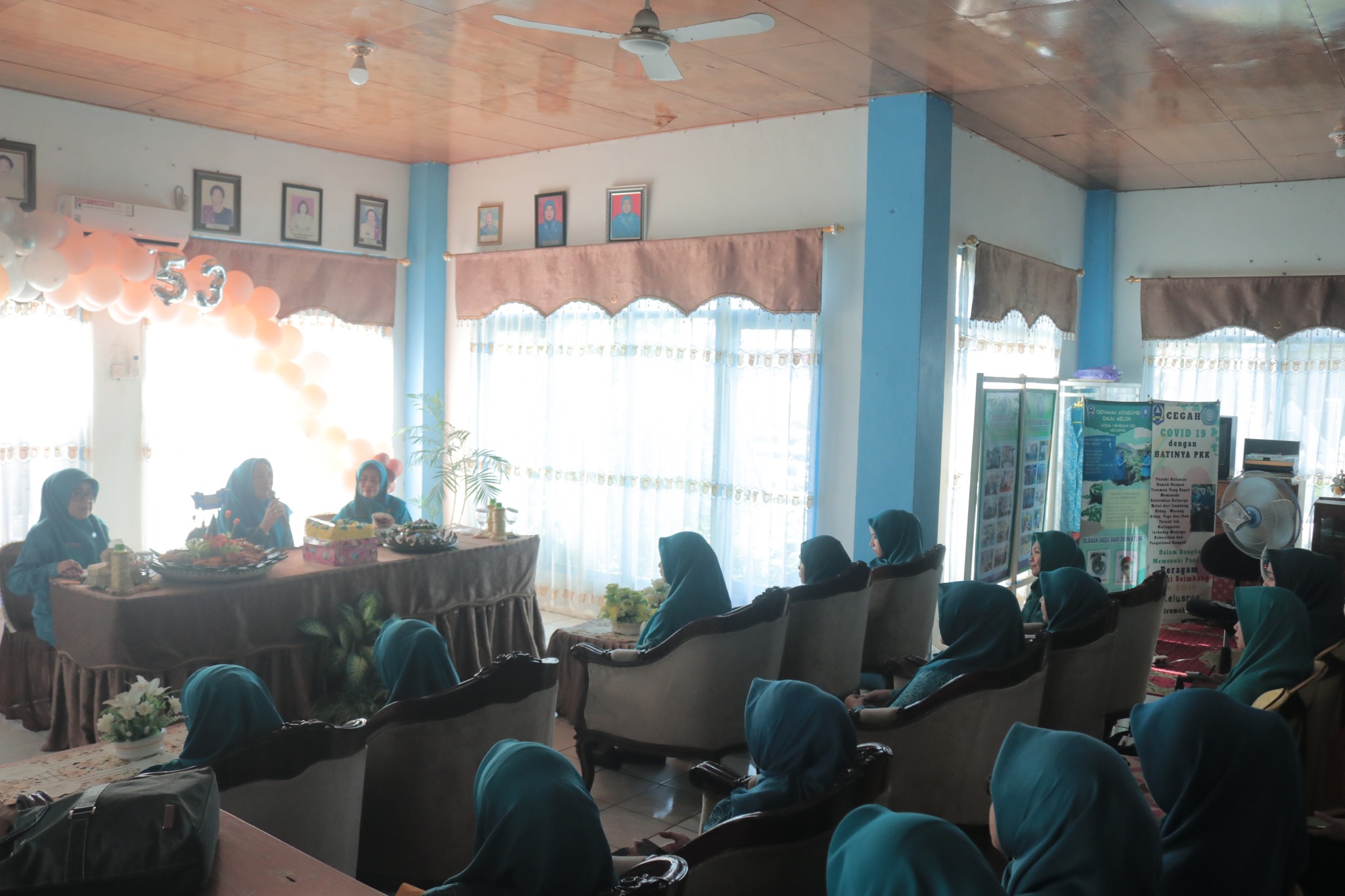 EVALUASI DAN PERKUAT PROGRAM POKOK PKK, PJ KETUA TP PKK KAB. HSS HJ RUSNAWATI PIMPIN RAPAT RUTIN BULANAN