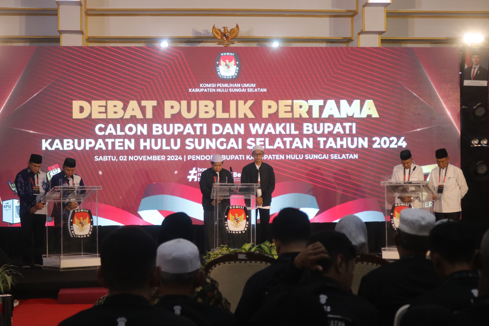 TIGA PASLON BUPATI DAN WAKIL KAB. HSS ADU VISI MISI DI DEBAT PERTAMA