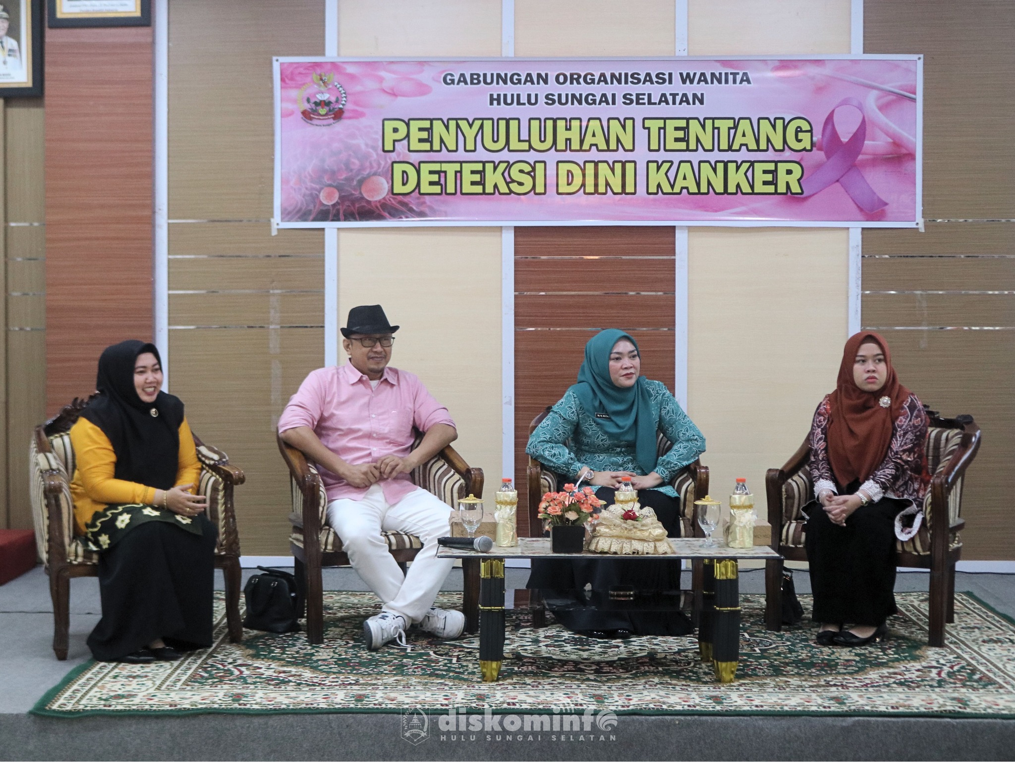 PENTINGNYA DETEKSI DINI KANKER, PJ KETUA TP PKK BUKA KEGIATAN PENYULUHAN BAGI GOW KAB HSS