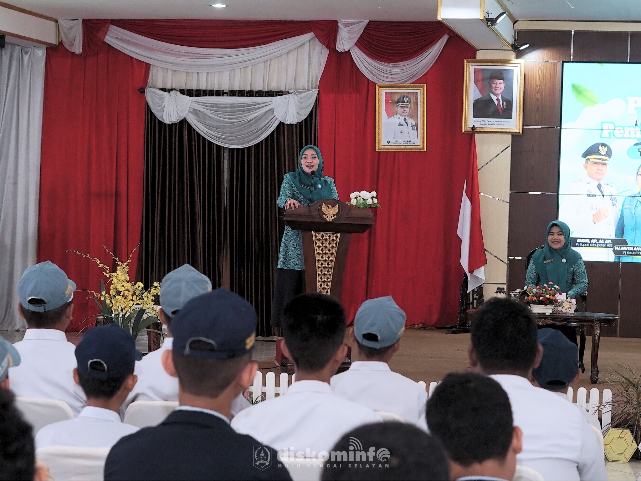 PJ KETUA TP PKK KAB HSS BUKA KEGIATAN PENYULUHAN PEMBINAAN ANAK REMAJA