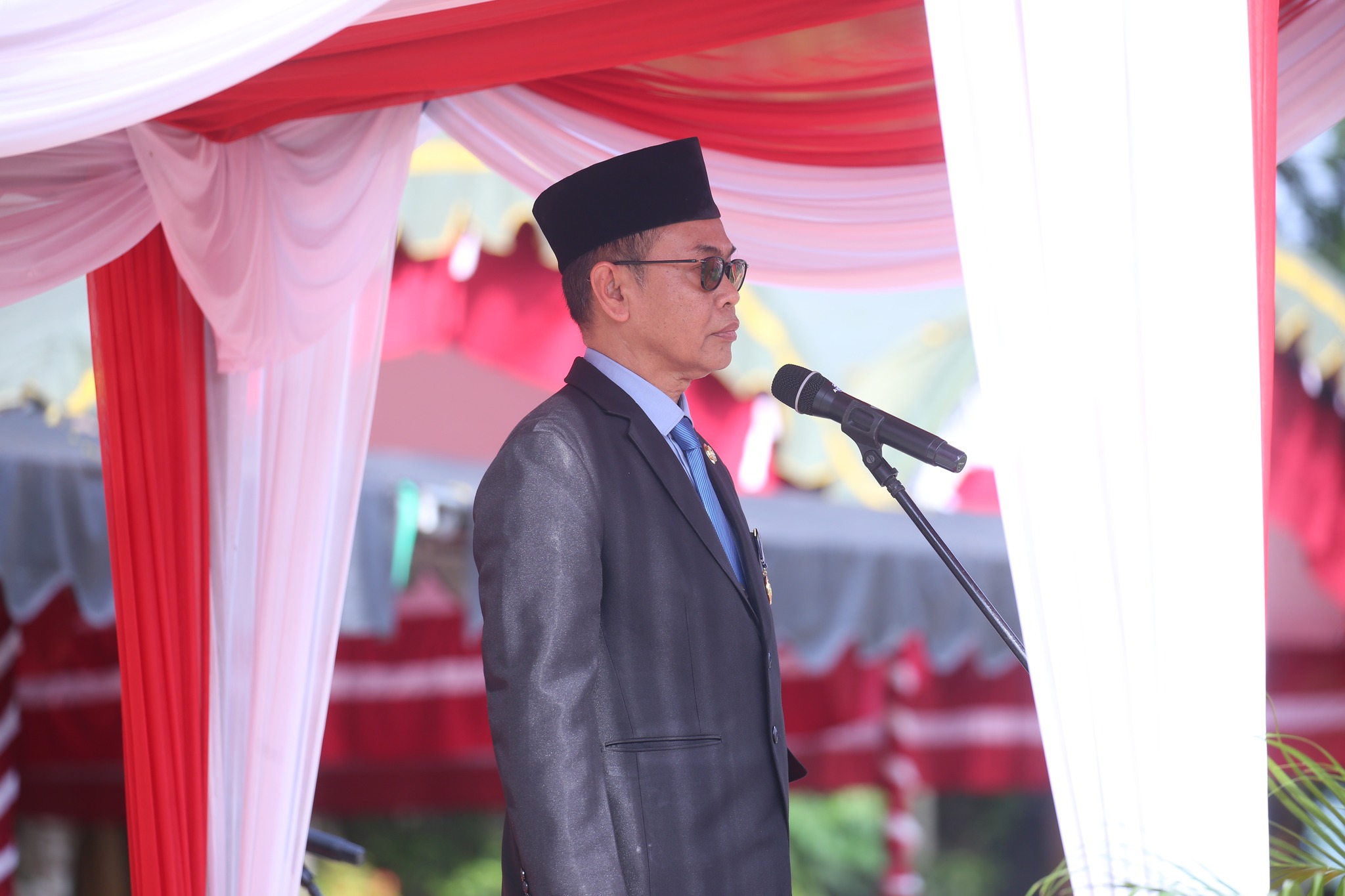 SEKDA HSS PIMPIN UPACARA PERINGATAN HARI PAHLAWAN 2024 DI LAPANGAN LAMBUNG MANGKURAT KANDANGAN