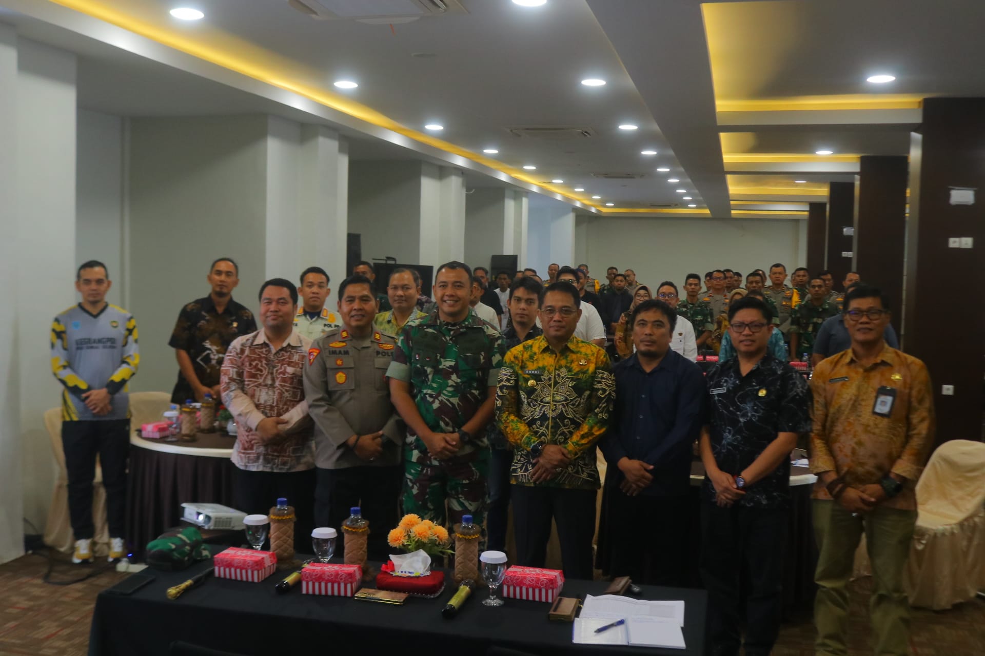 PJ BUPATI HULU SUNGAI SELATAN HADIRI RAPAT KOORDINASI PERSIAPAN DISTRIBUSI LOGISTIK PEMILU SERENTAK 2024