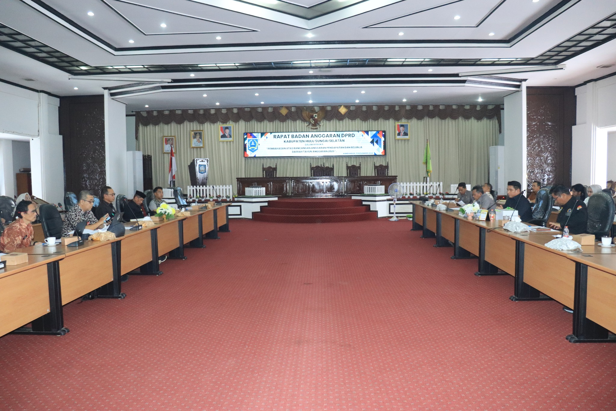DAMPINGI EKSEKUTIF SEKDA HADIRI PEMBAHASAN BADAN ANGGARAN DPRD HSS TENTANG RAPBD TAHUN 2025