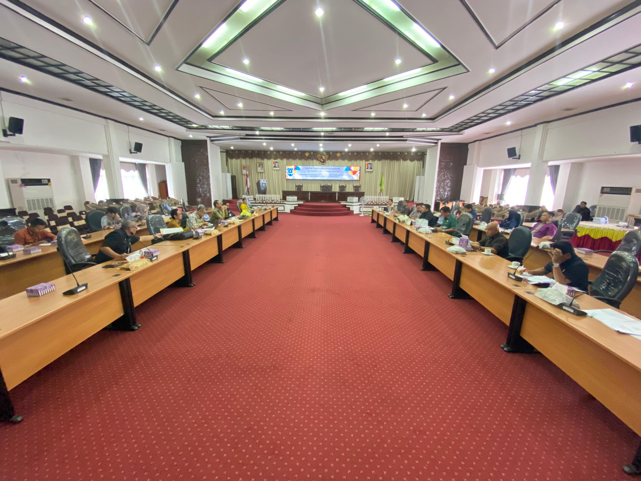 TAPD KAB HSS GELAR RAPAT BERSAMA BADAN ANGGARAN DPRD KAB HSS