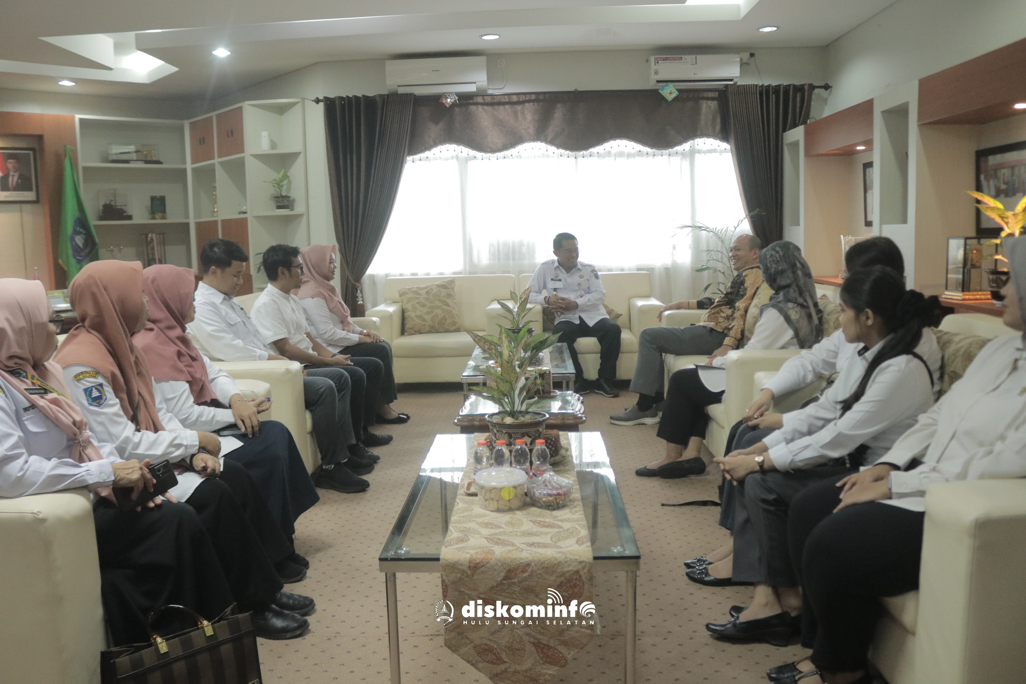 SILATURAHMI DAN KOORDINASI: PJ BUPATI HSS SAMBUT KEPALA PERWAKILAN BPK RI KALSEL