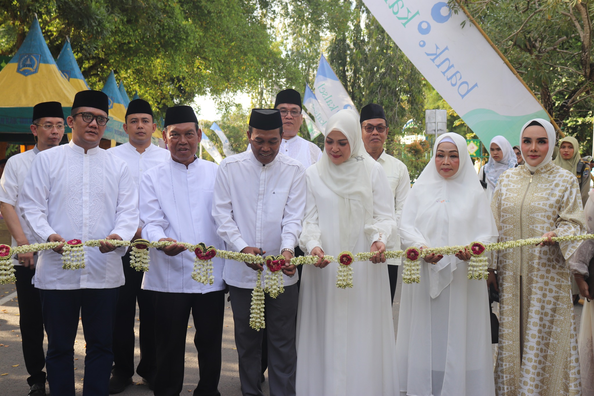 RESMIKAN PASAR KULINER RAMADHAN 1446 H, BUPATI HSS DORONG PENINGKATAN EKONOMI LOKAL