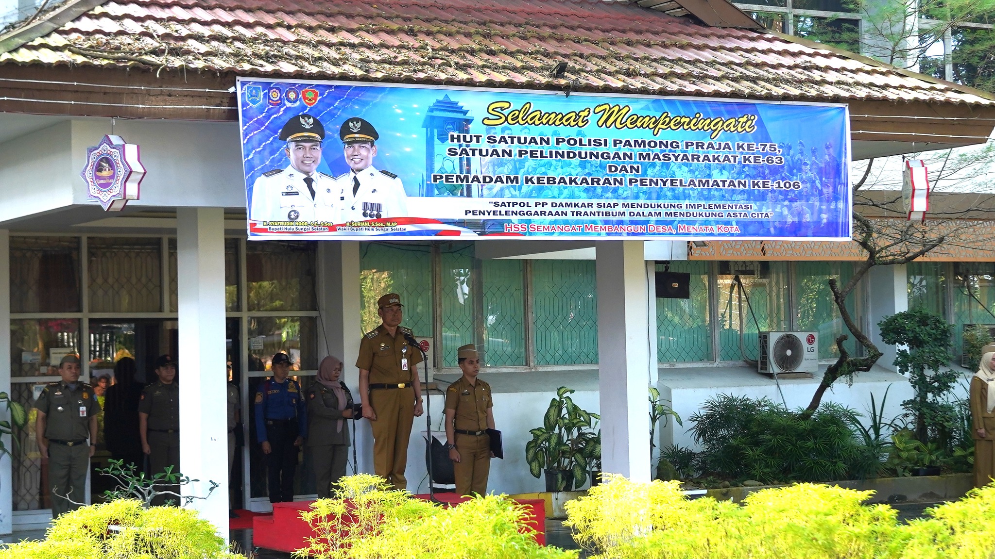 WAKIL BUPATI HSS PIMPIN APEL GABUNGAN, PERINGATAN HUT SATPOL PP, SATLINMAS, DAN DAMKAR