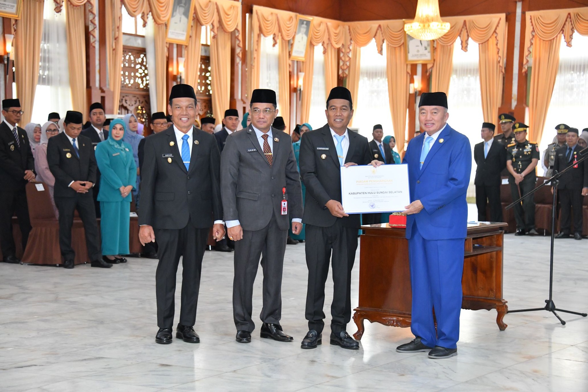 PROSESI SERAH TERIMA JABATAN BUPATI DAN WAKIL BUPATI HULU SUNGAI SELATAN, H. SYAFRUDIN NOOR DAN H. SURIANI RESMI PIMPIN DAERAH