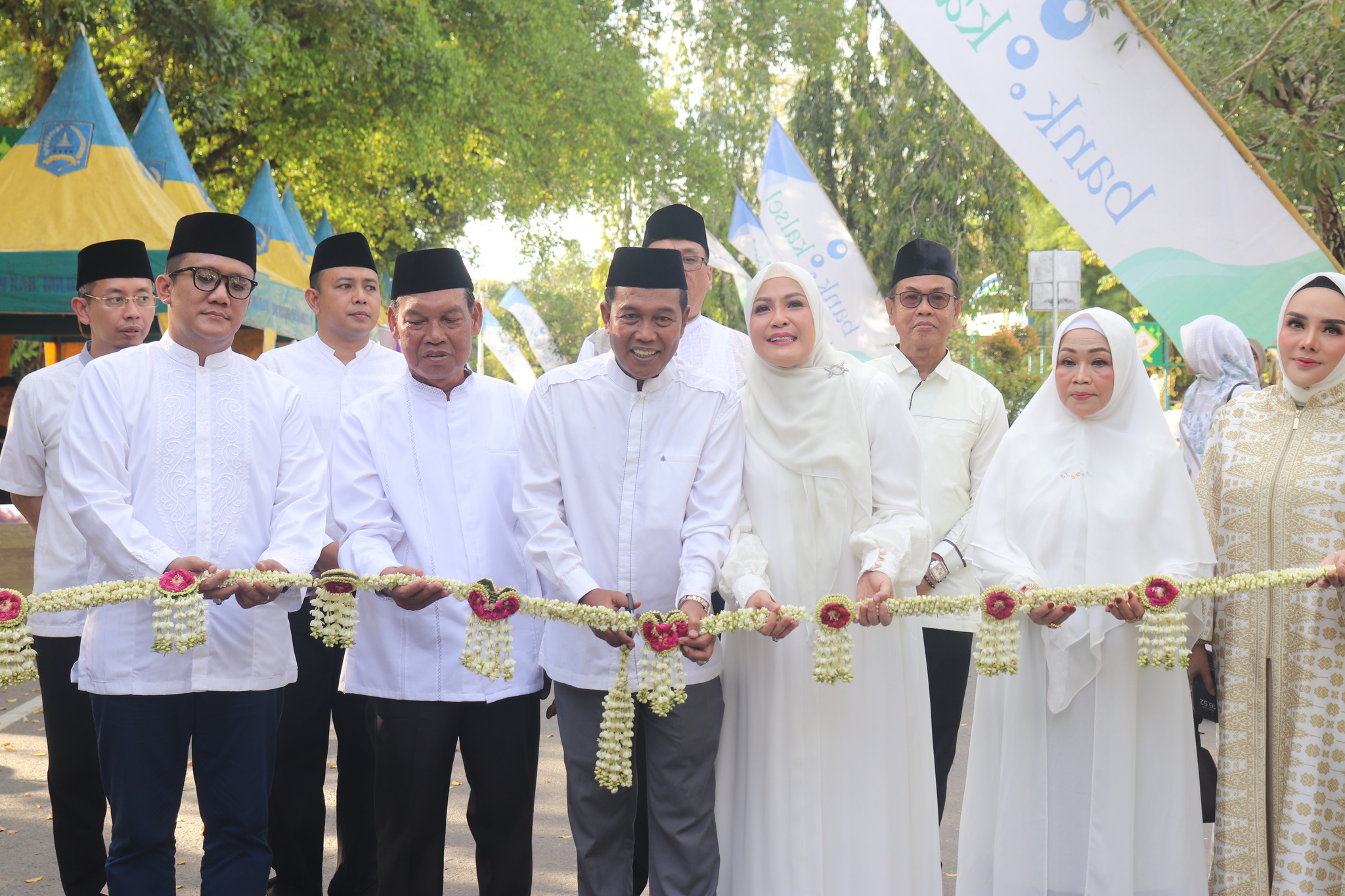 KETUA TP PKK DAN KETUA GOW HSS HADIRI PEMBUKAAN PASAR KULINER RAMADHAN 1446 H