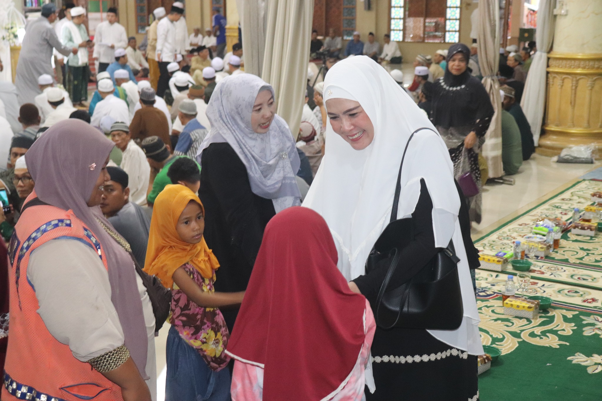 KETUA TP PKK KAB. HSS HADIRI SAFARI RAMADHAN PERDANA DI MASJID AGUNG TAQWA KANDANGAN