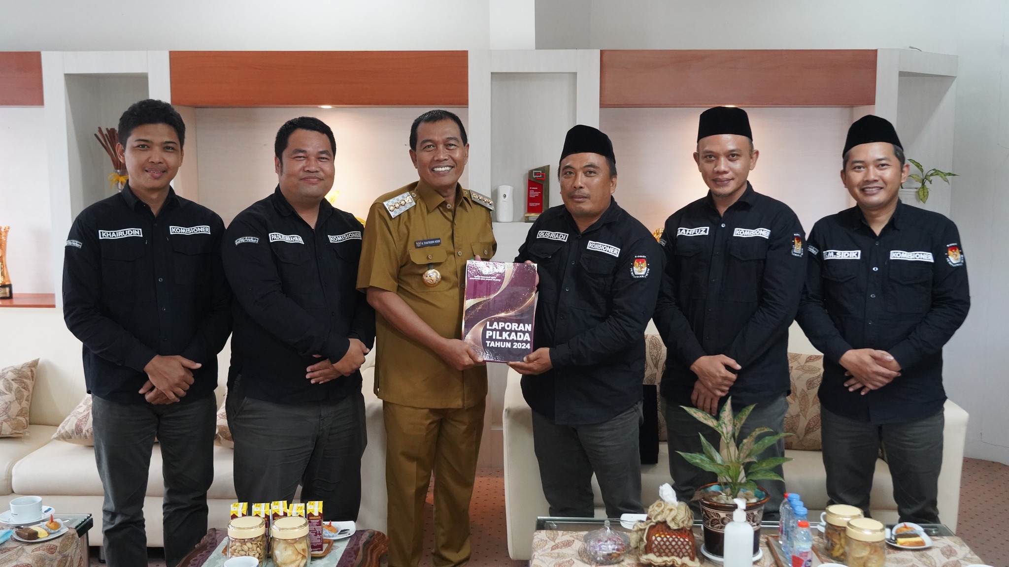 GELAR SULATURAHMI BERSAMA KPU HSS, BUPATI TERIMA LAPORAN PILKADA TAHUN 2024