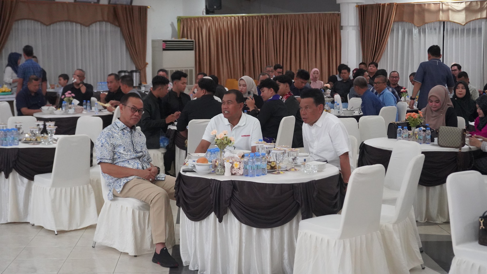 HARUMKAN NAMA BANUA DI KANCAH NASIONAL, BUPATI HSS DUKUNG ALMA SANTANG DI GRAND FINAL PUTRI INDONESIA 2025